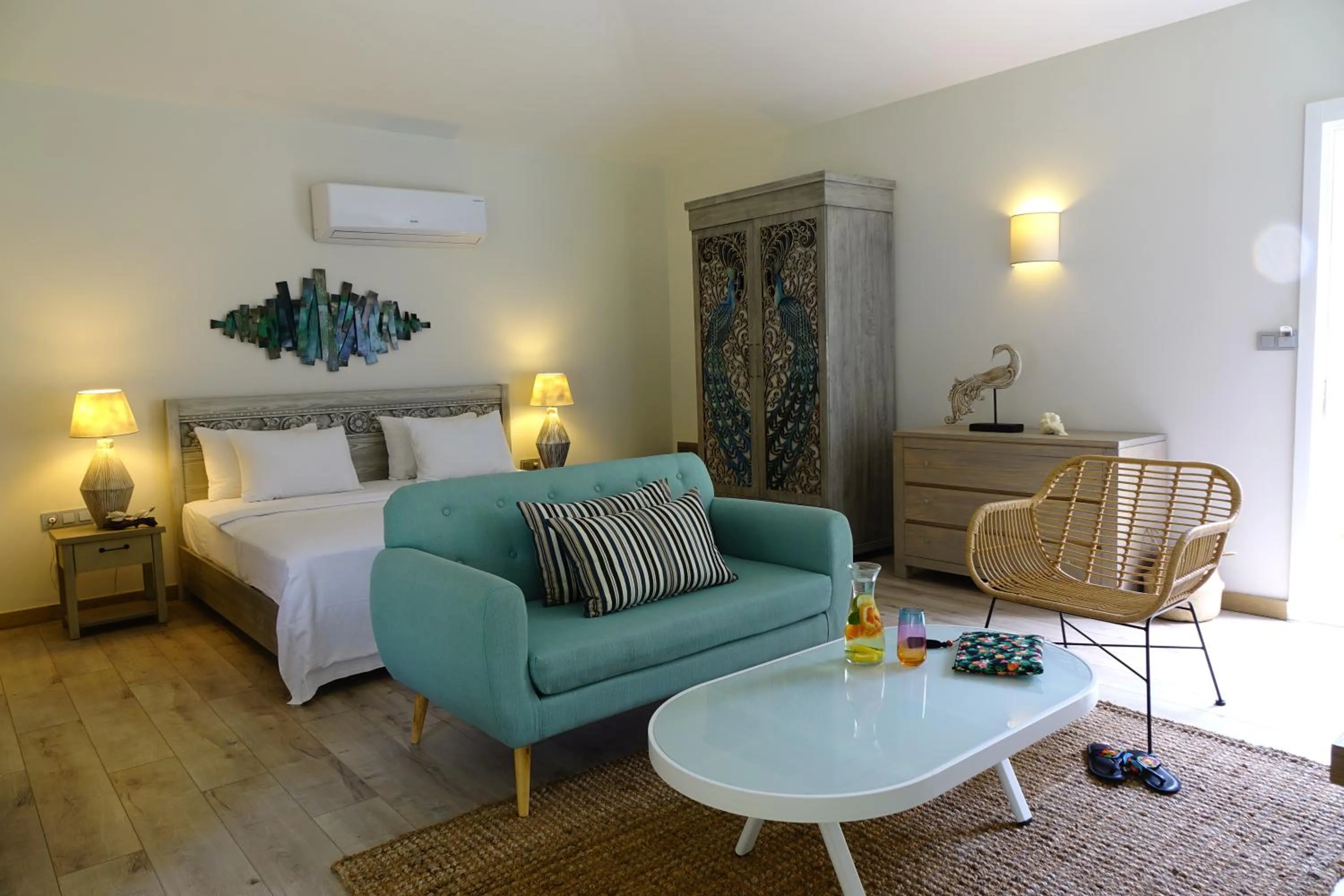 Bedroom, Bed in Golden Key Bordubet