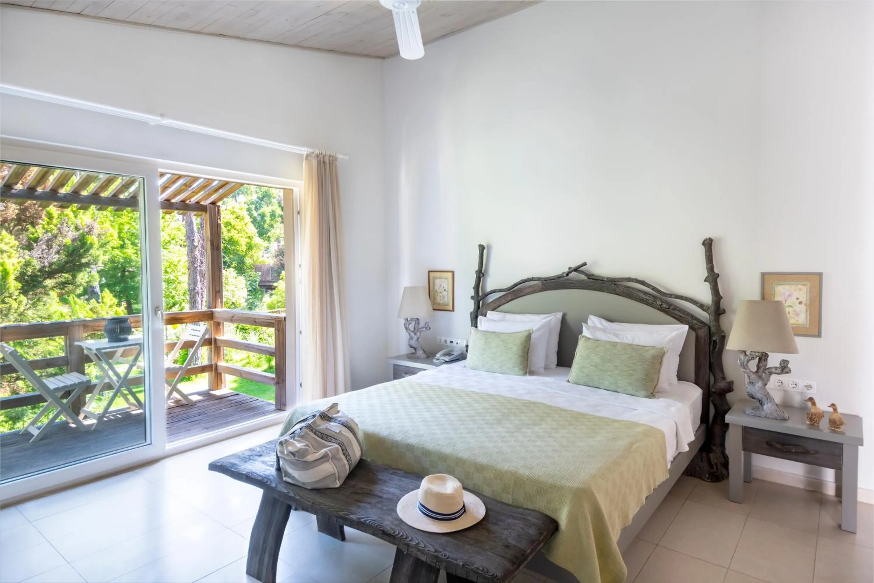 Bedroom, Bed in Golden Key Bordubet