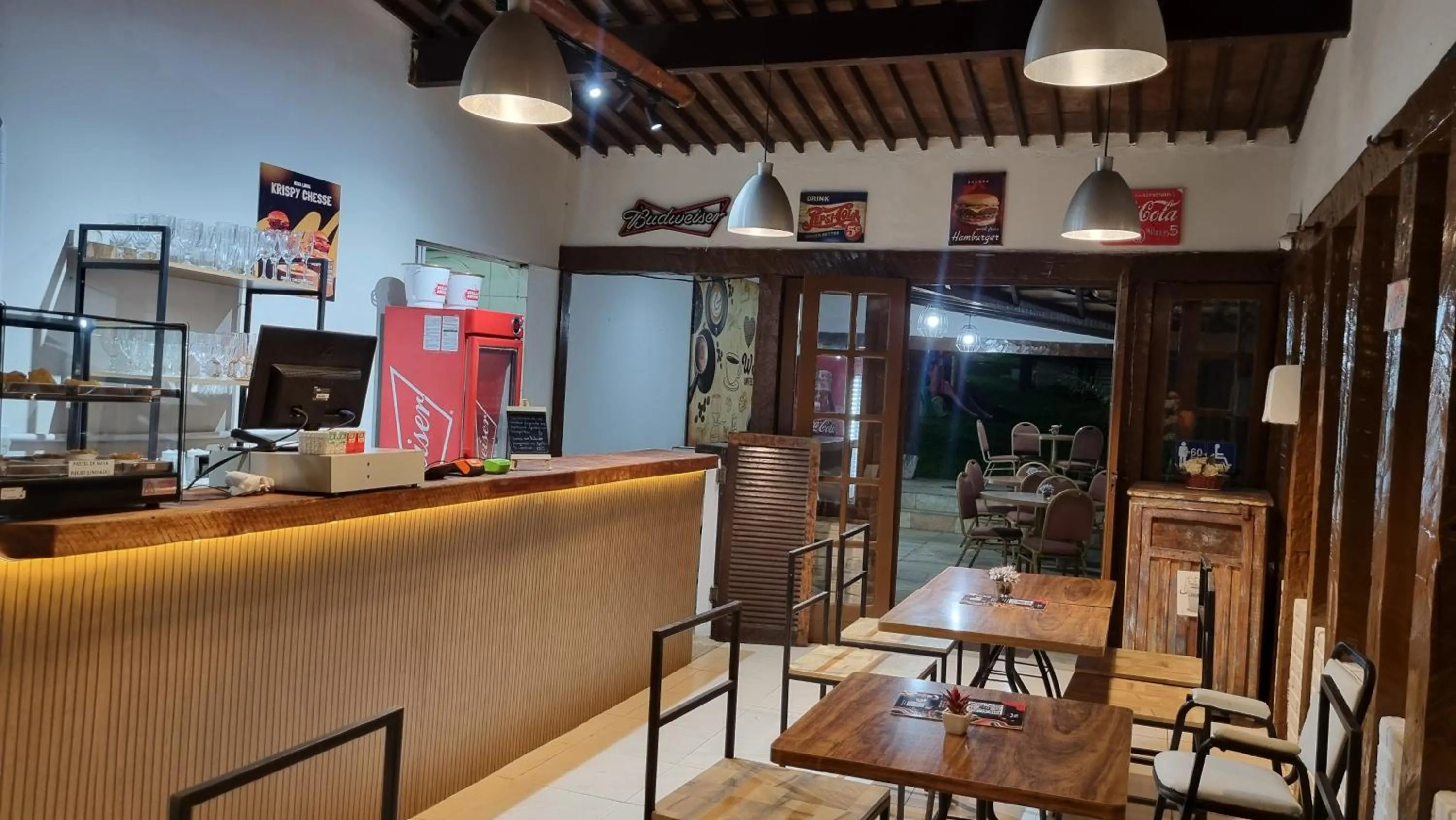 Restaurant/places to eat in Pousada New Paradise