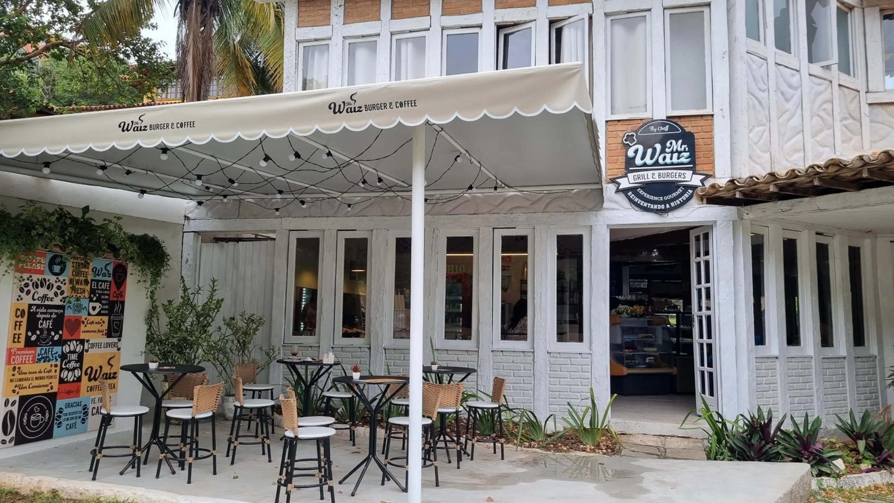 Restaurant/places to eat in Pousada New Paradise