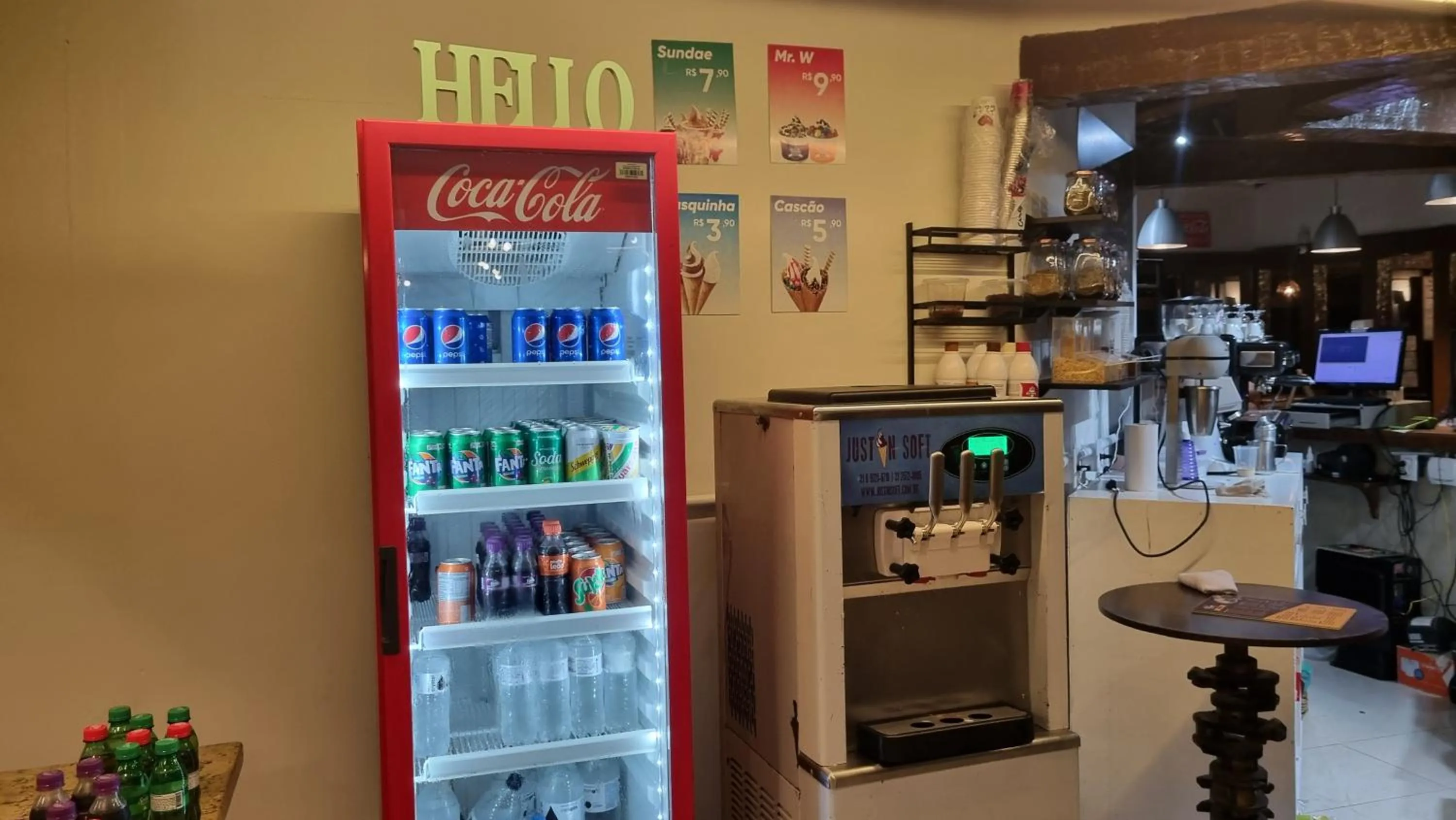 Restaurant/places to eat in Pousada New Paradise