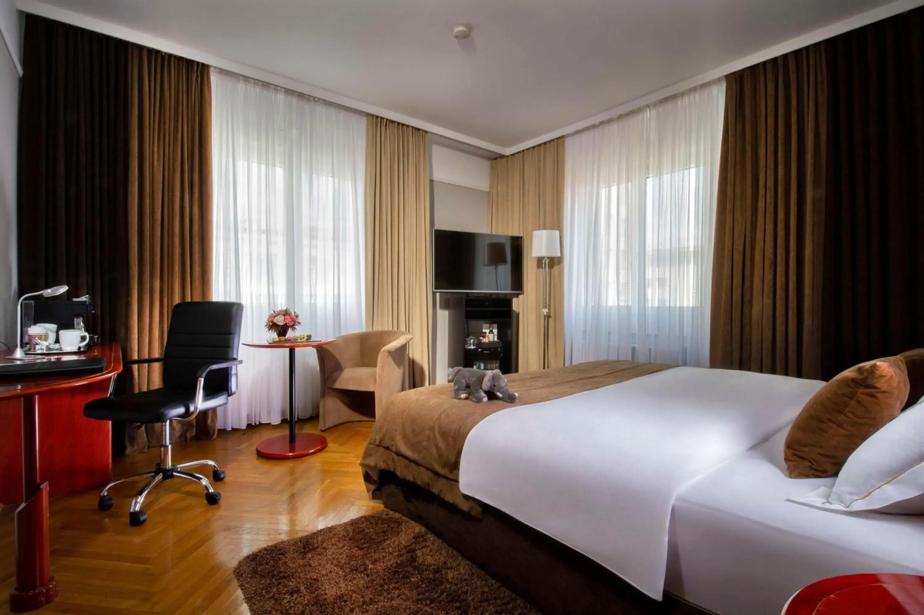 Bedroom, Bed in Best Western Premier Hotel Slon Bedroom, Bed in Best Western Premier Hotel Slon