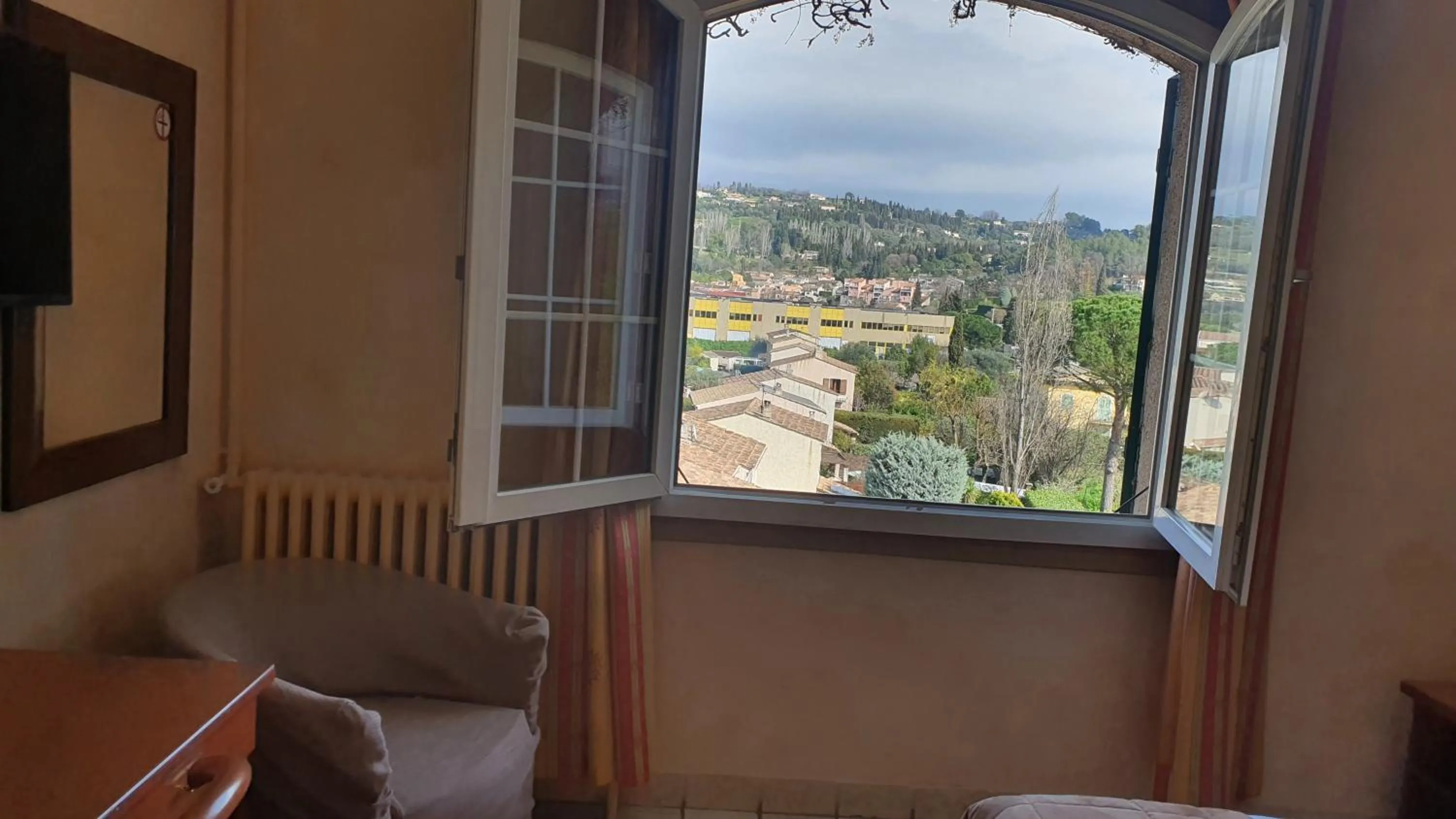 Mountain view in Auberge les Aromes