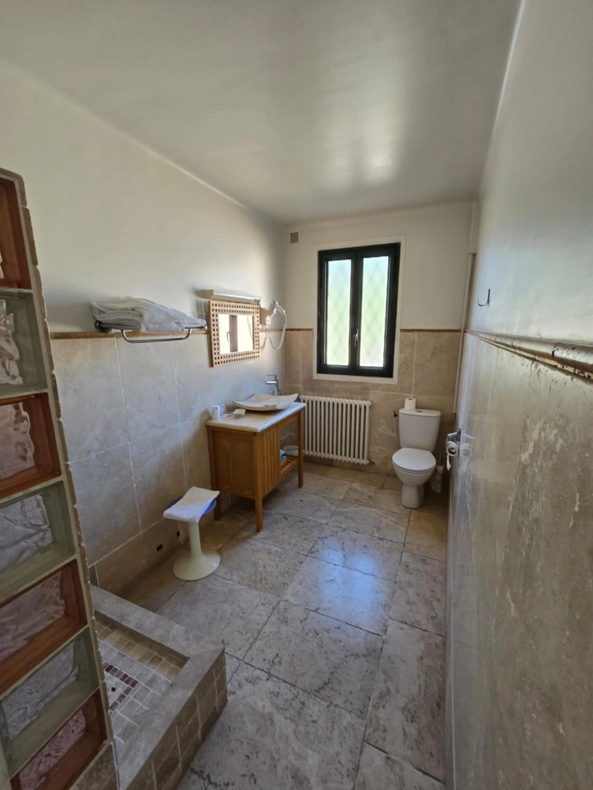 Bathroom in Auberge les Aromes