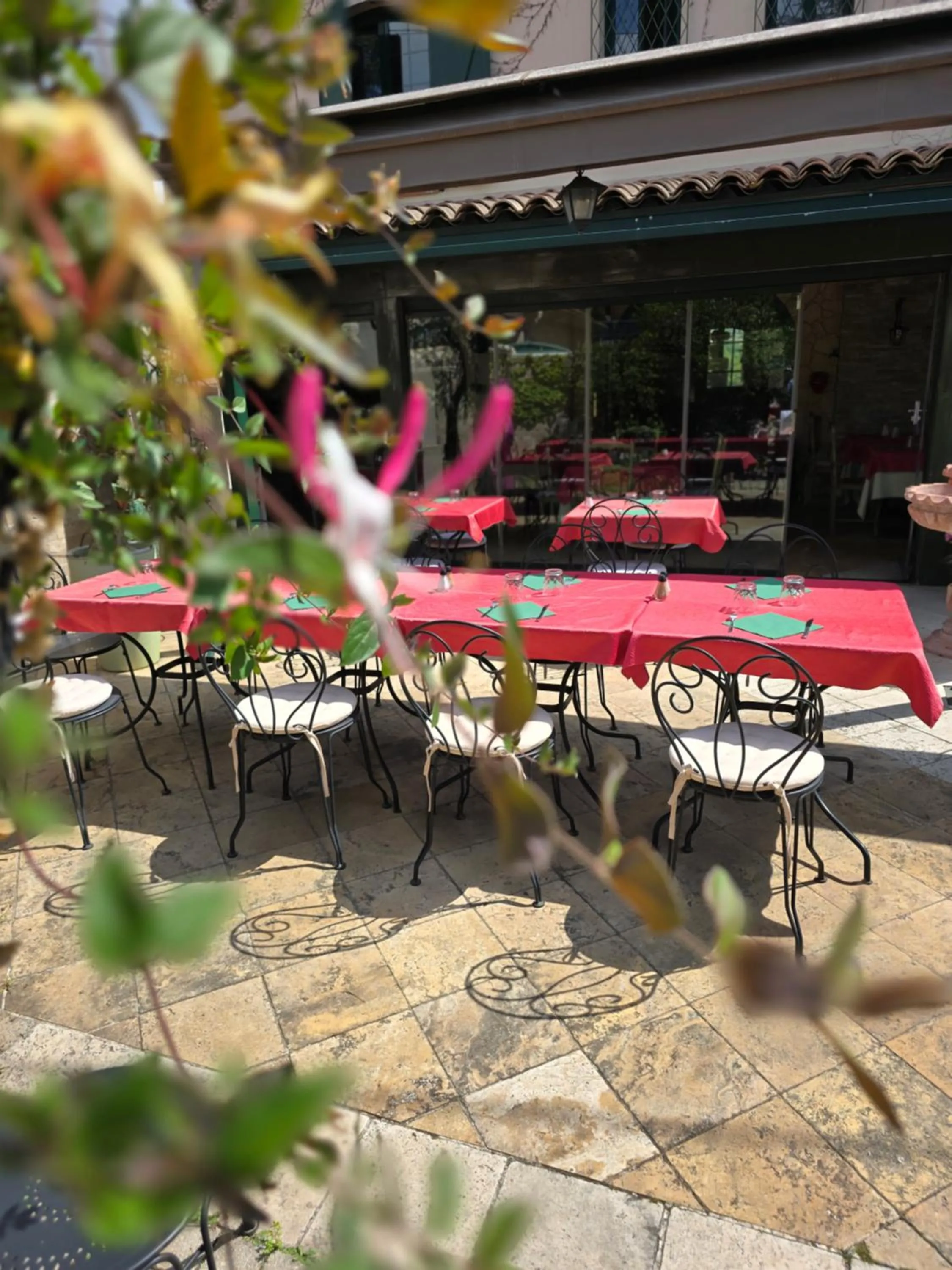 Restaurant/places to eat in Auberge les Aromes