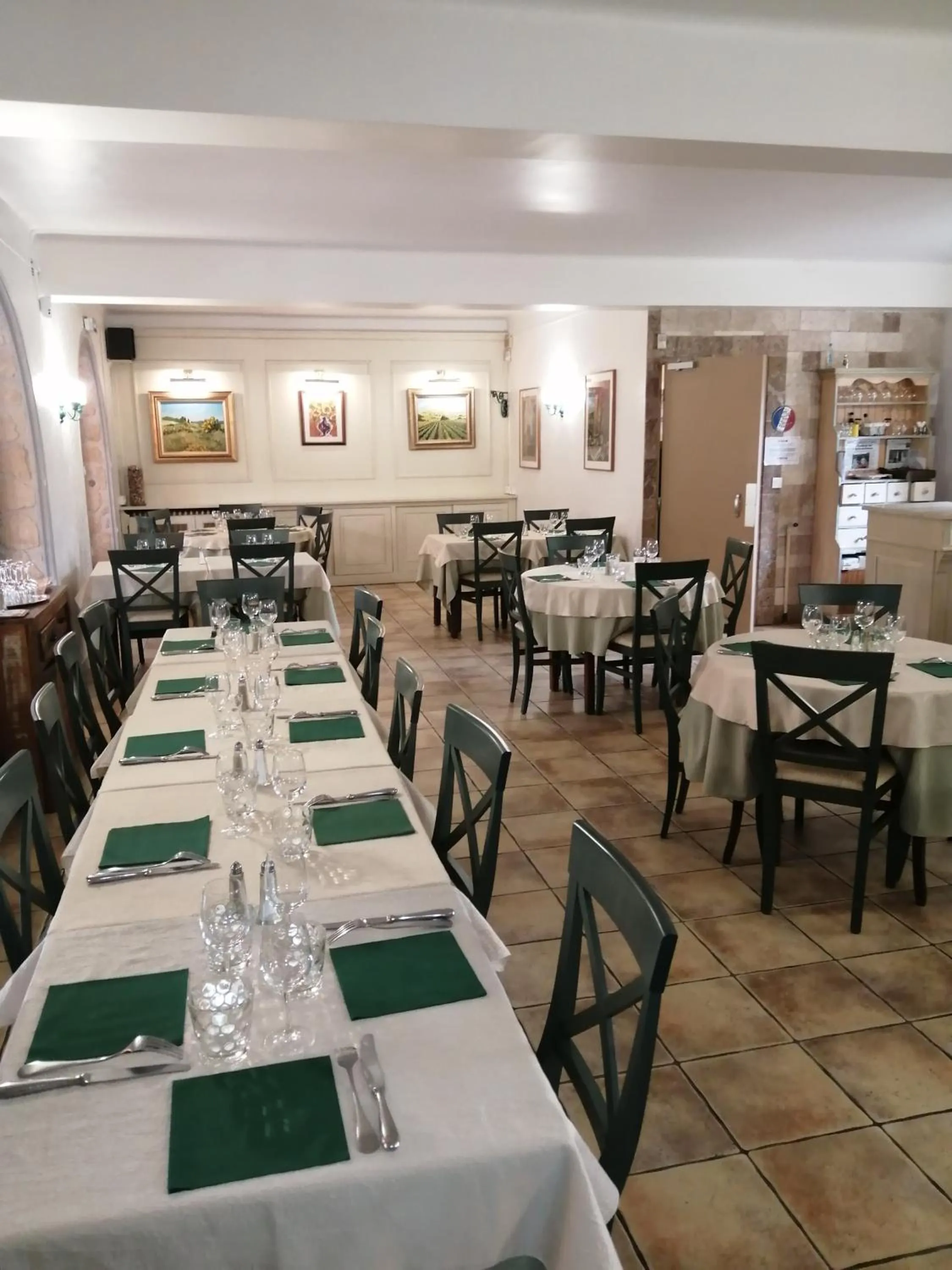 Restaurant/places to eat in Auberge les Aromes