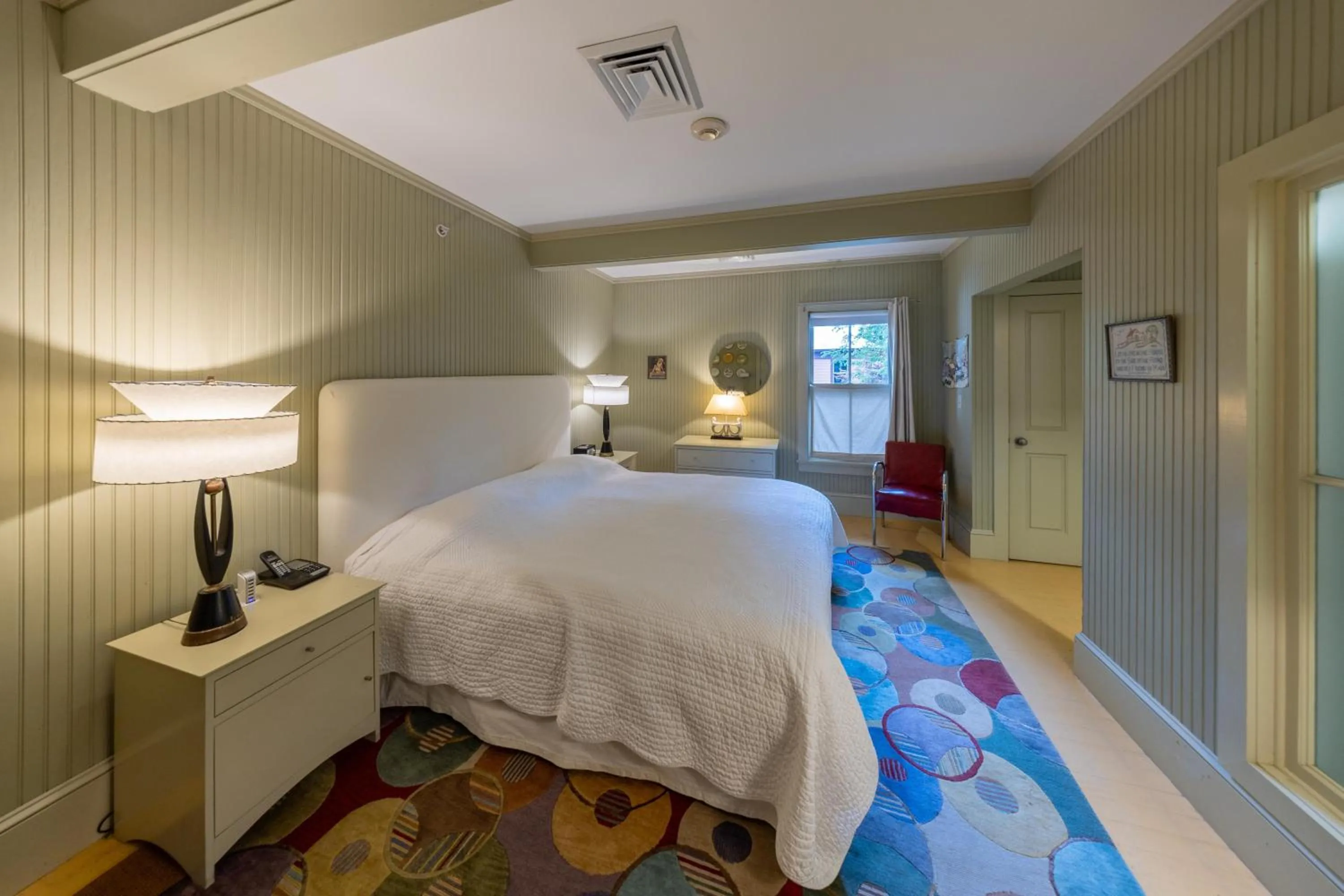 Bedroom, Bed in The Porches Inn at Mass MoCA