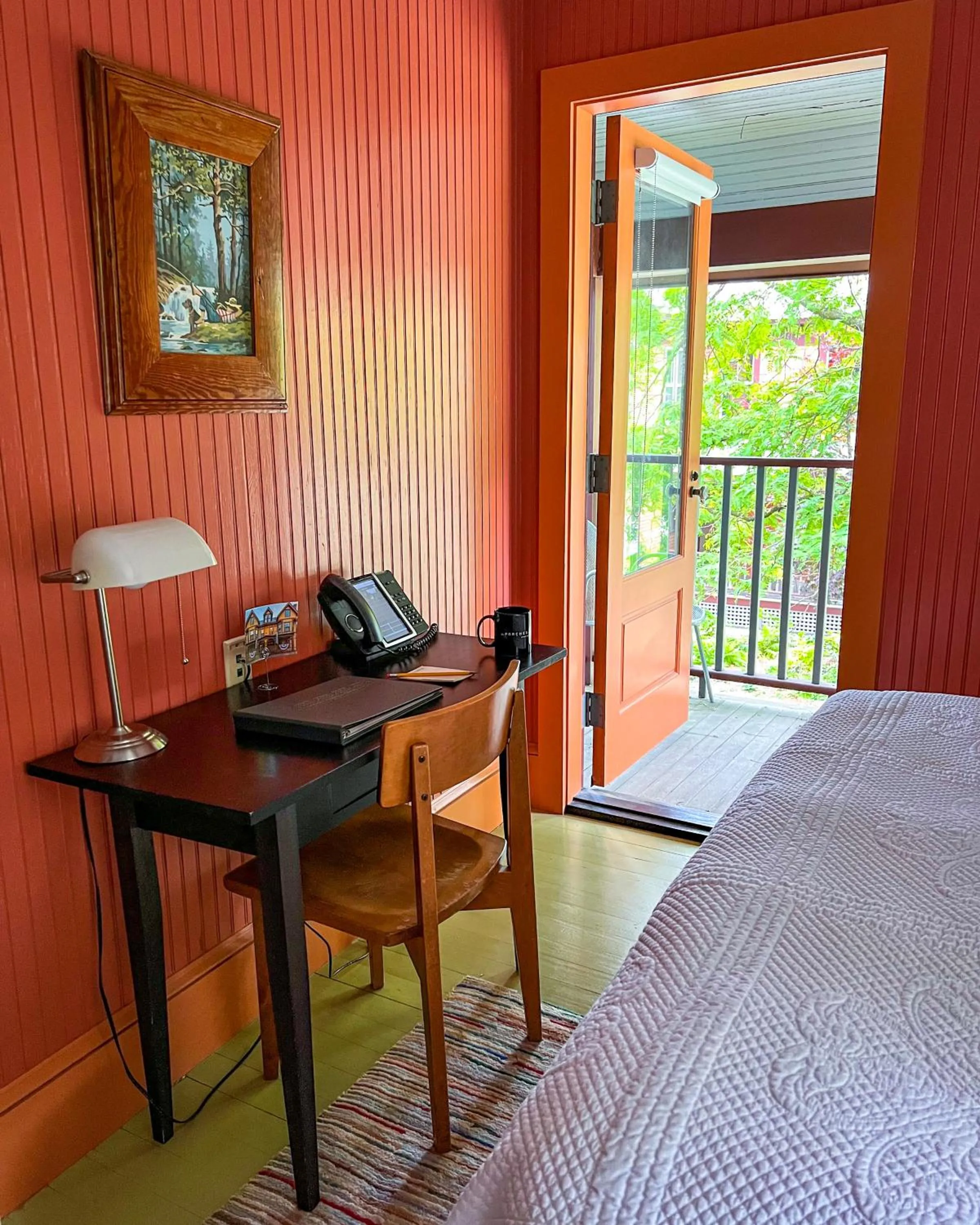 Balcony/Terrace, Bed in The Porches Inn at Mass MoCA