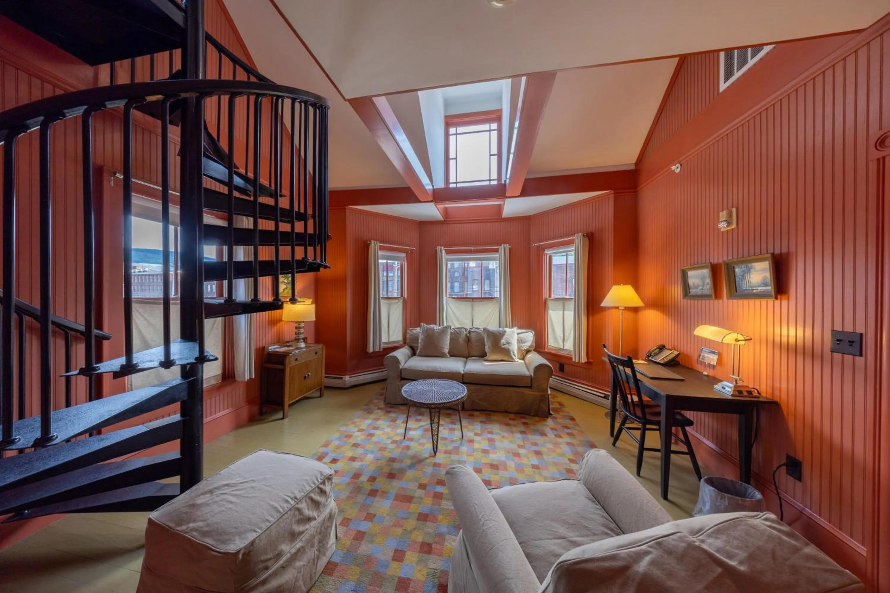Living room, Bed in The Porches Inn at Mass MoCA