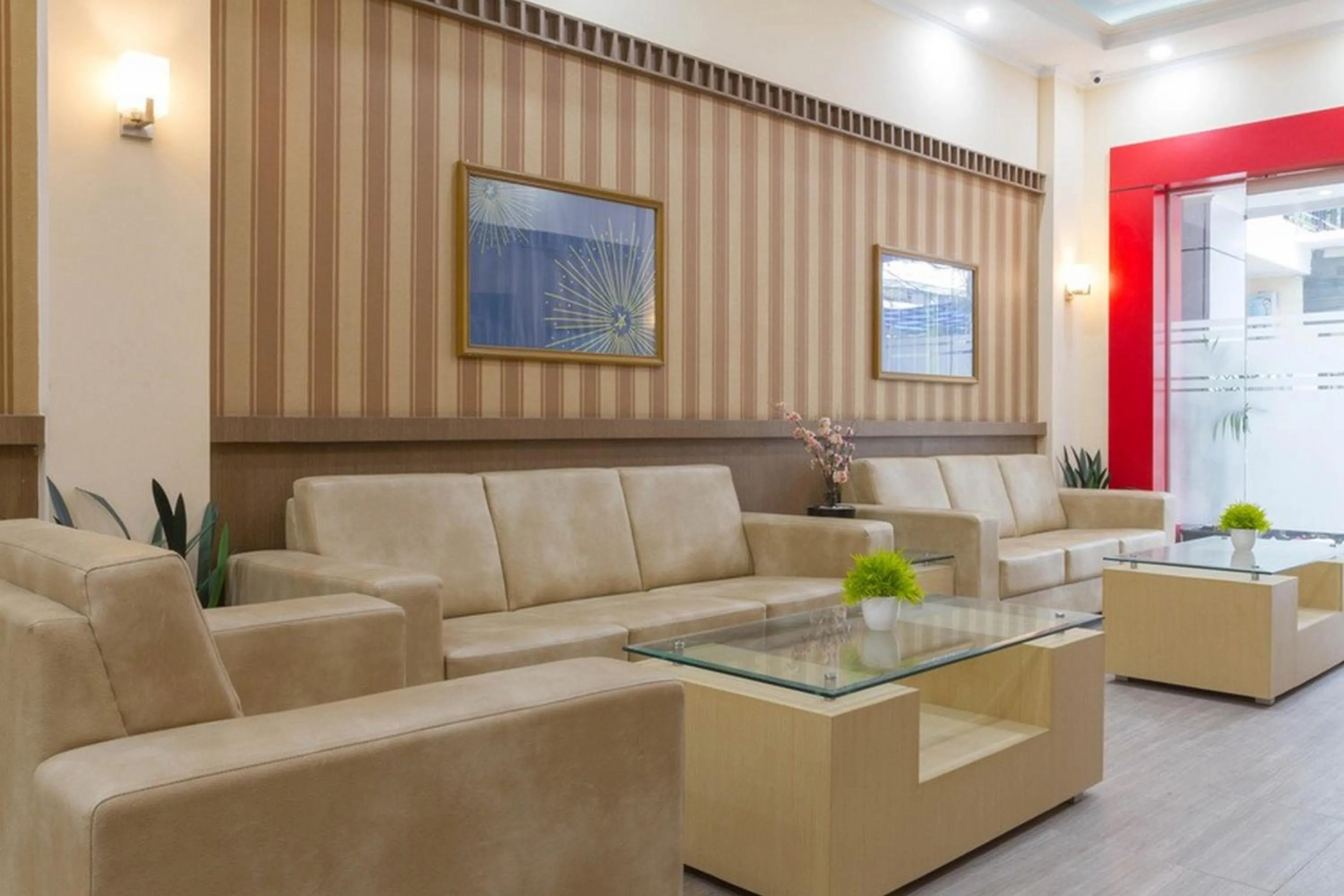 Lobby or reception in RedDoorz near Istana Plaza 2