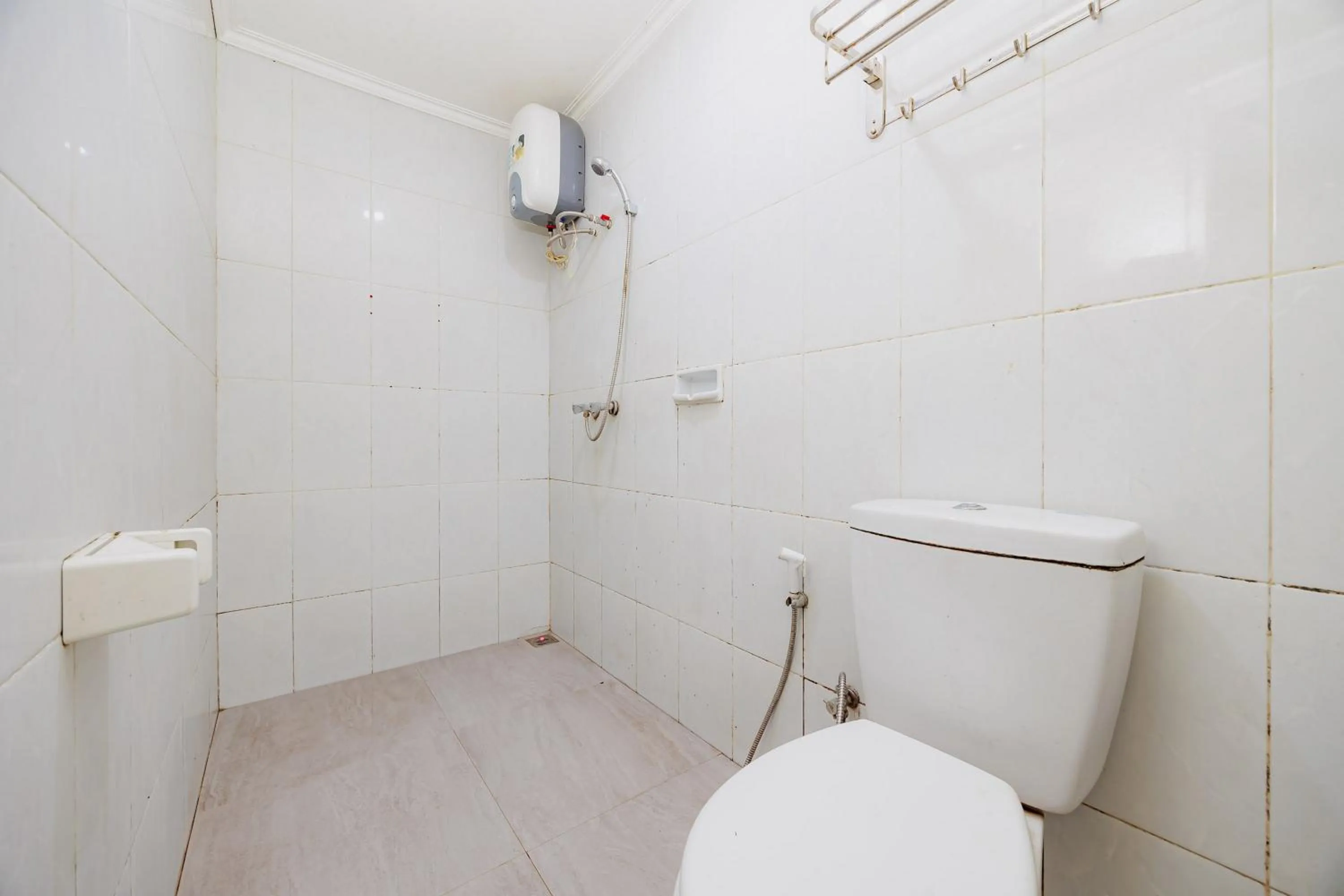 Bathroom in RedDoorz near Istana Plaza 2