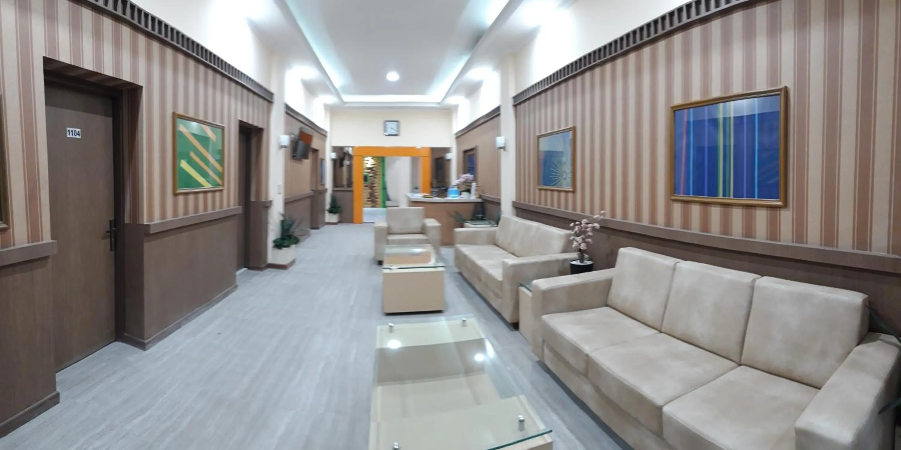 Seating area in RedDoorz near Istana Plaza 2