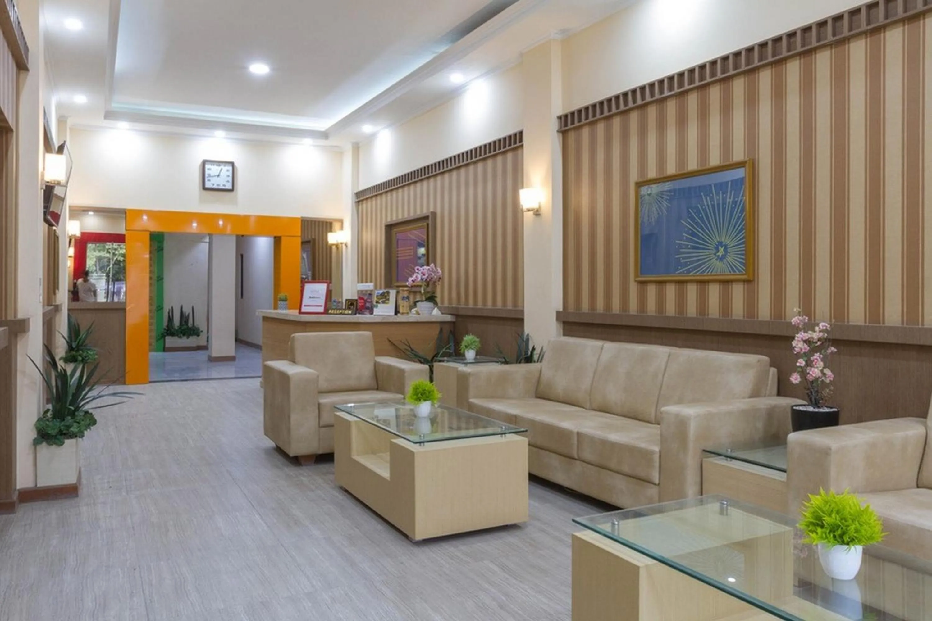 Lobby or reception in RedDoorz near Istana Plaza 2