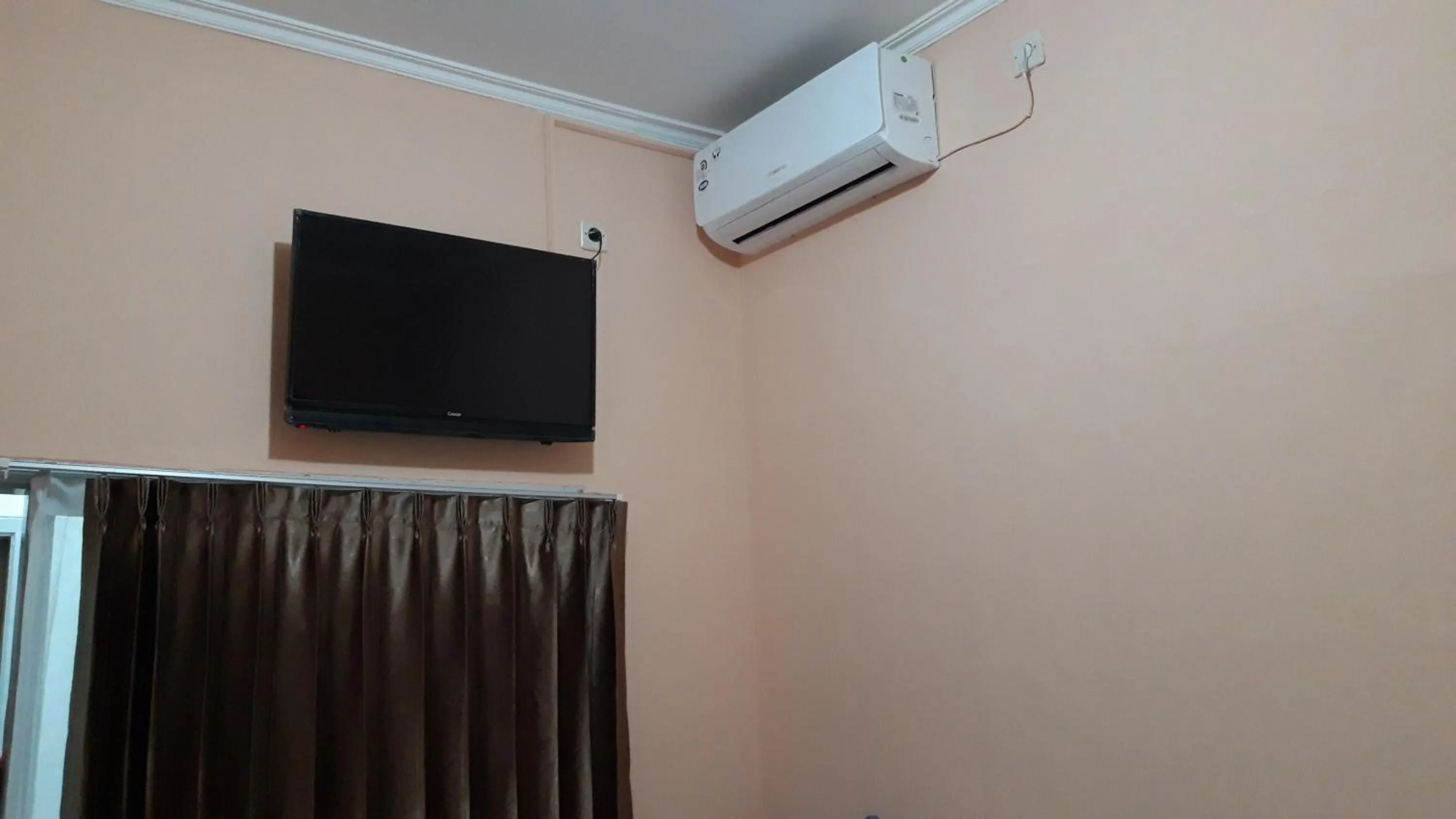 Area and facilities in RedDoorz near Istana Plaza 2