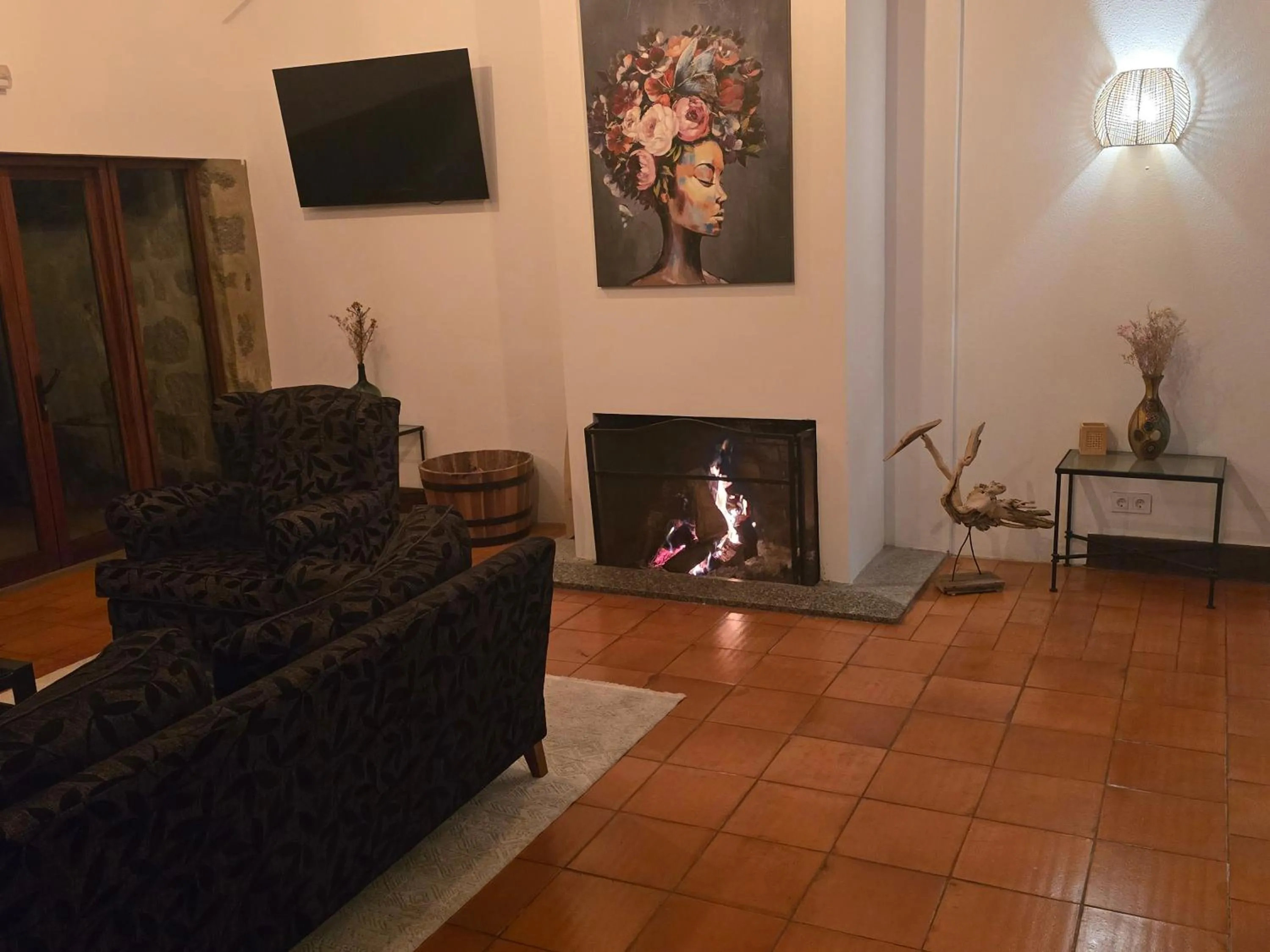 fireplace in Aqua Vista Monchique Hôtel