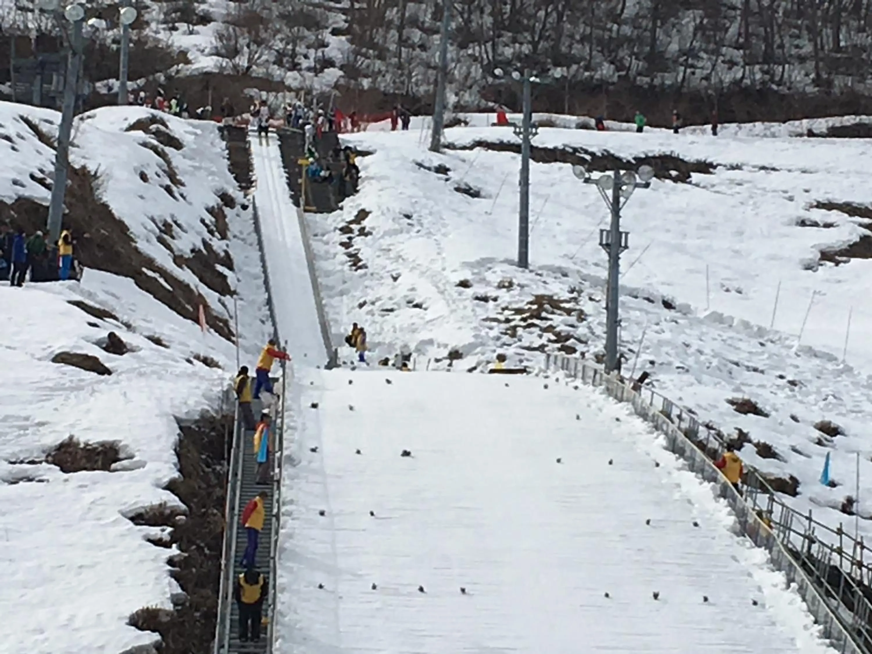 Skiing in Nozawa Onsen BASECAMP