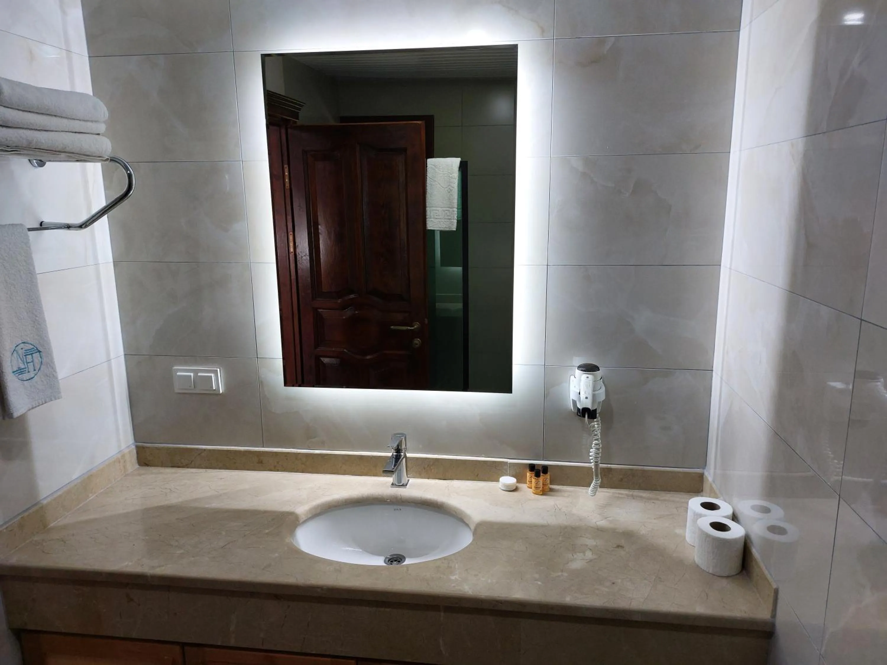 Bathroom in Nerissa Hotel