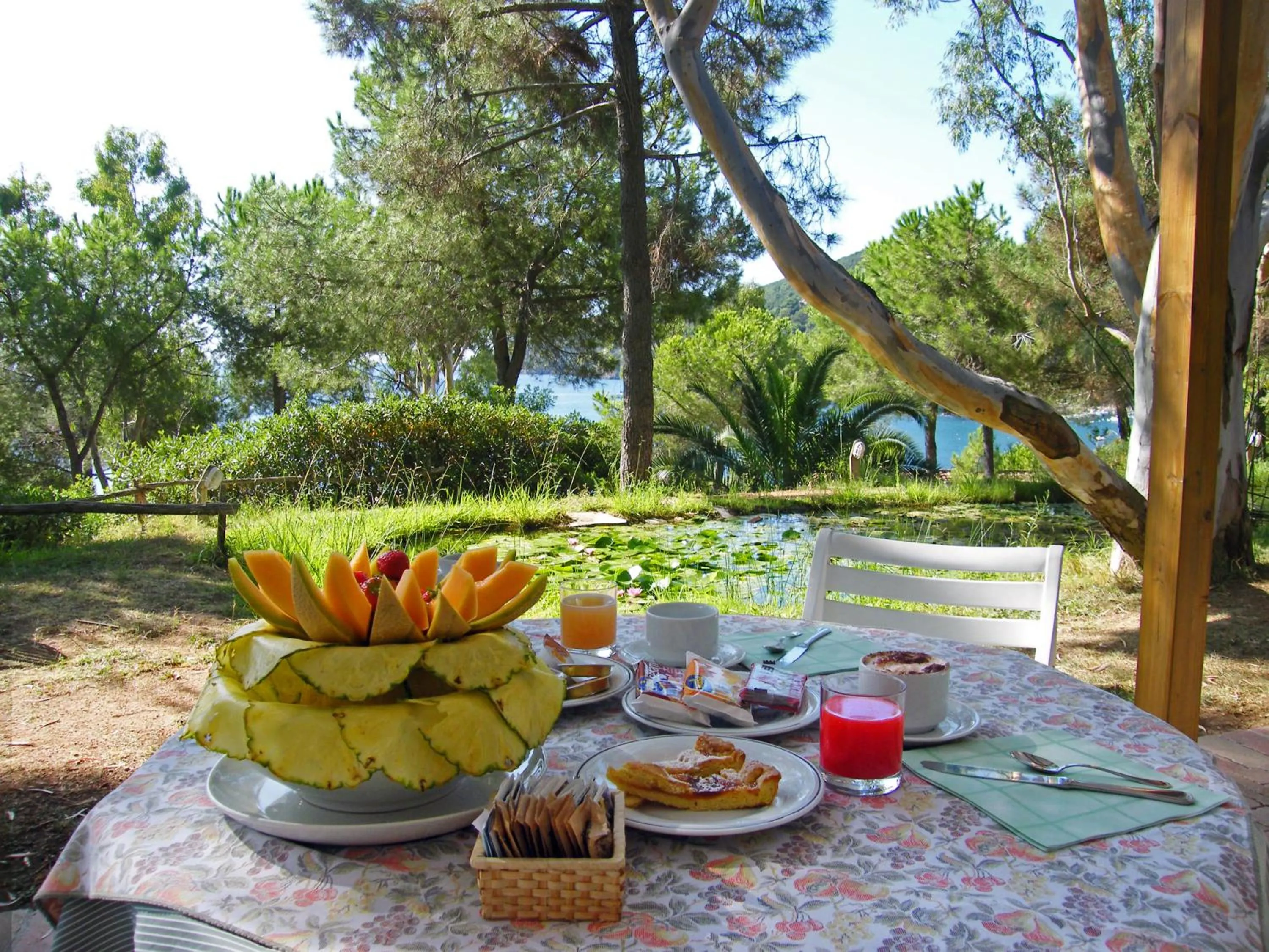 Restaurant/places to eat in Hotel Capo Sud