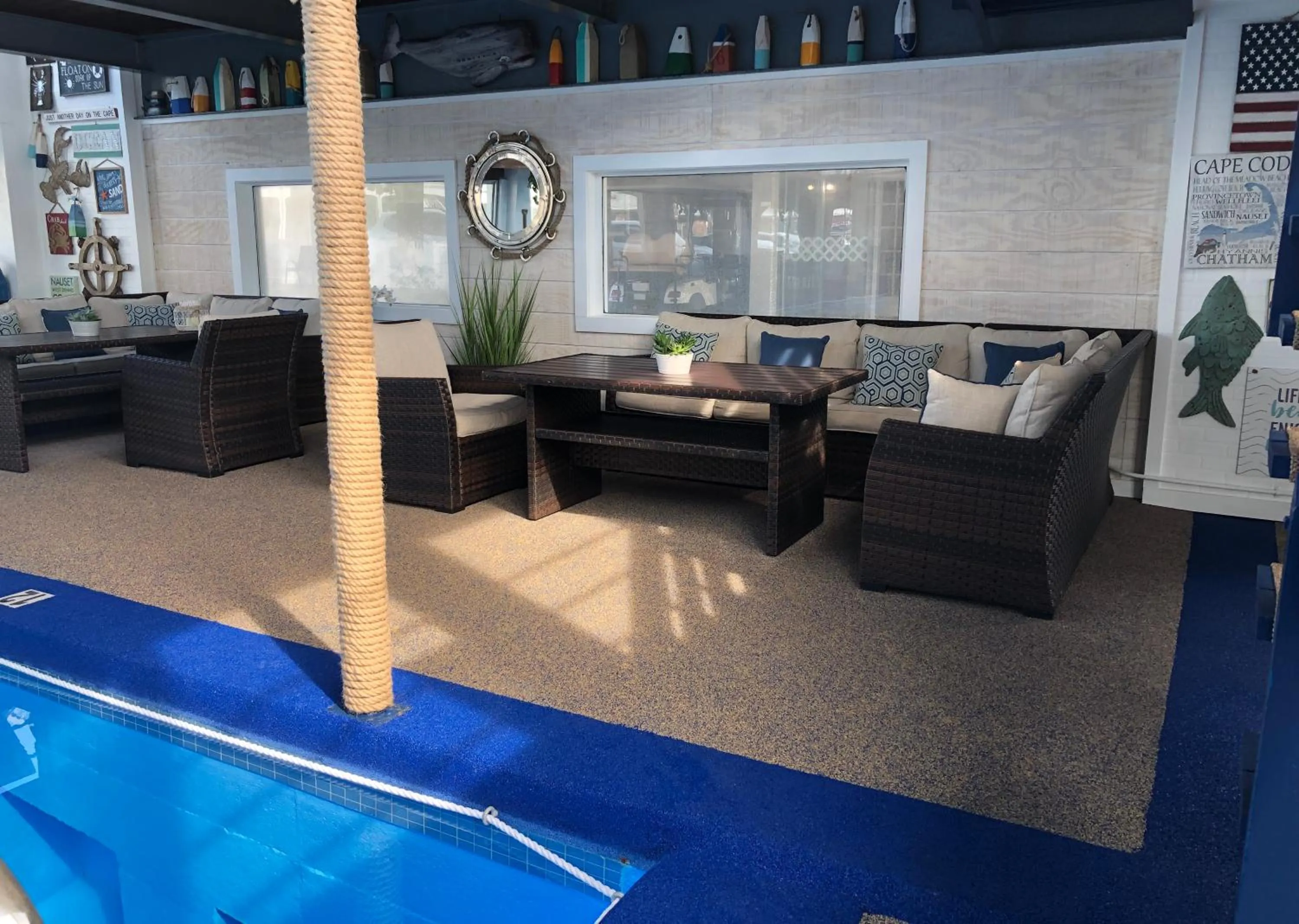 Swimming pool in Hyannis Inn