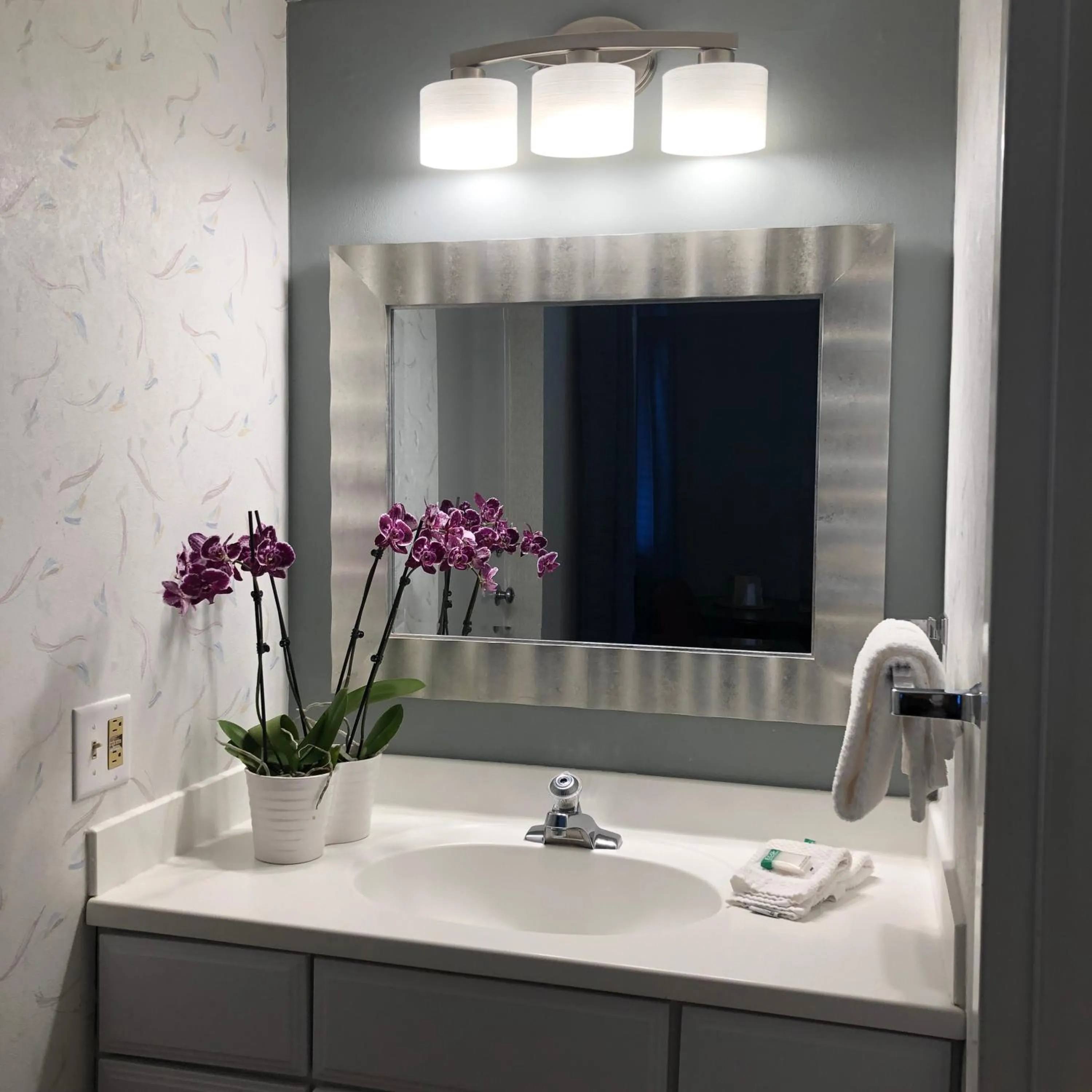 Bathroom in Hyannis Inn