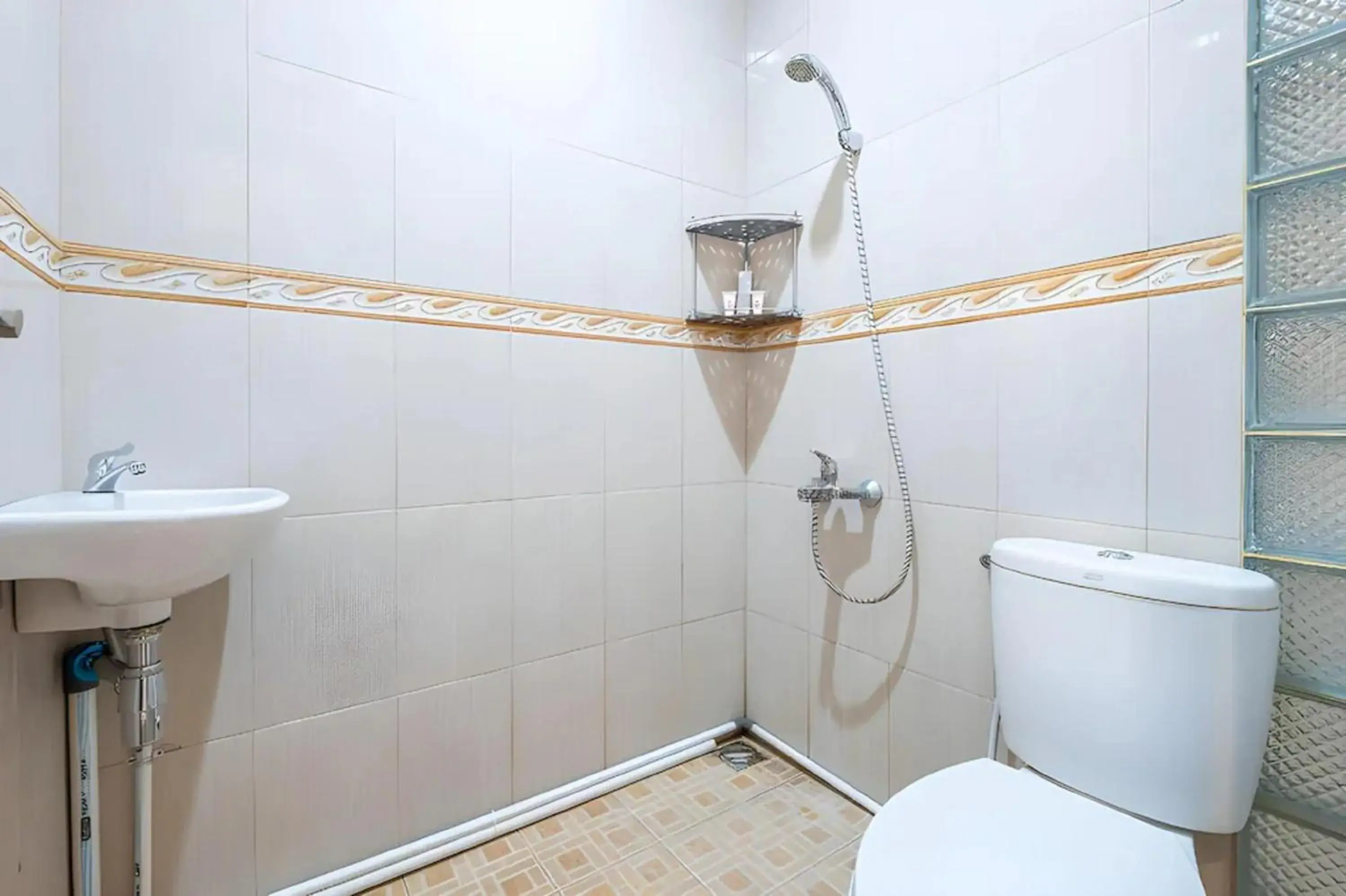 Bathroom in OYO Collection O 1032 Rahayu Residence Syariah Bathroom in OYO Collection O 1032 Rahayu Residence Syariah