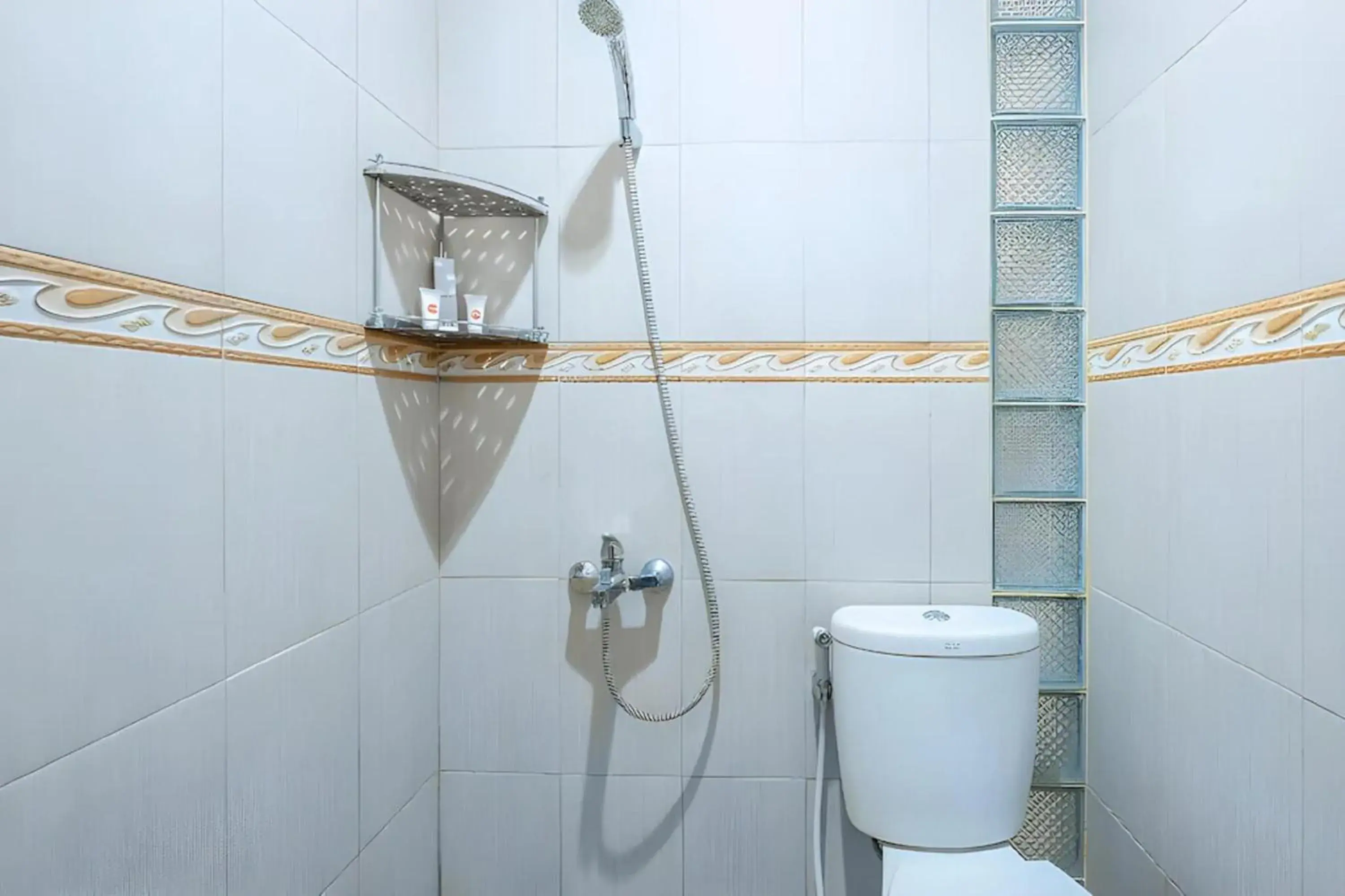 Bathroom in OYO Collection O 1032 Rahayu Residence Syariah Bathroom in OYO Collection O 1032 Rahayu Residence Syariah