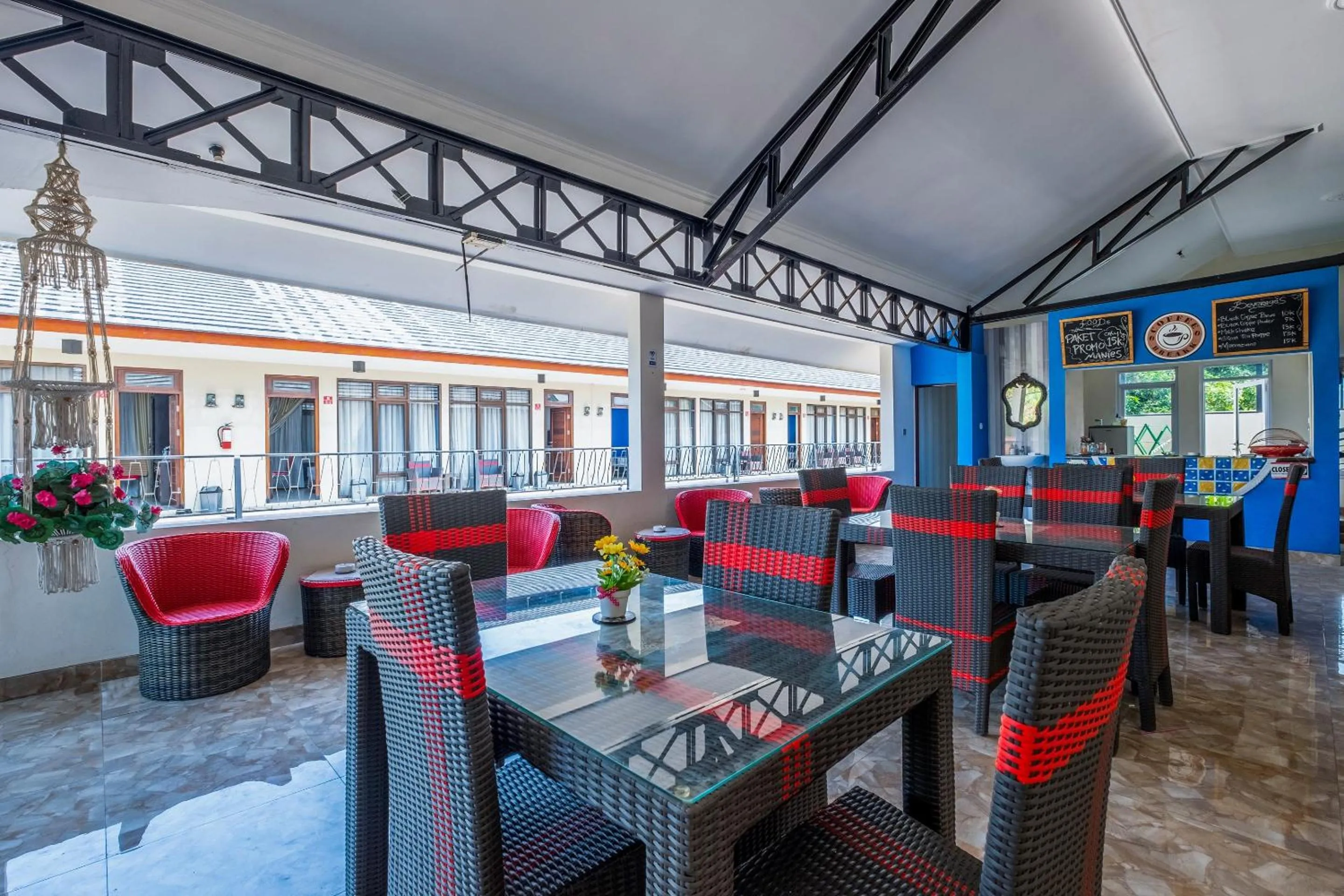 Restaurant/places to eat in OYO Collection O 1032 Rahayu Residence Syariah