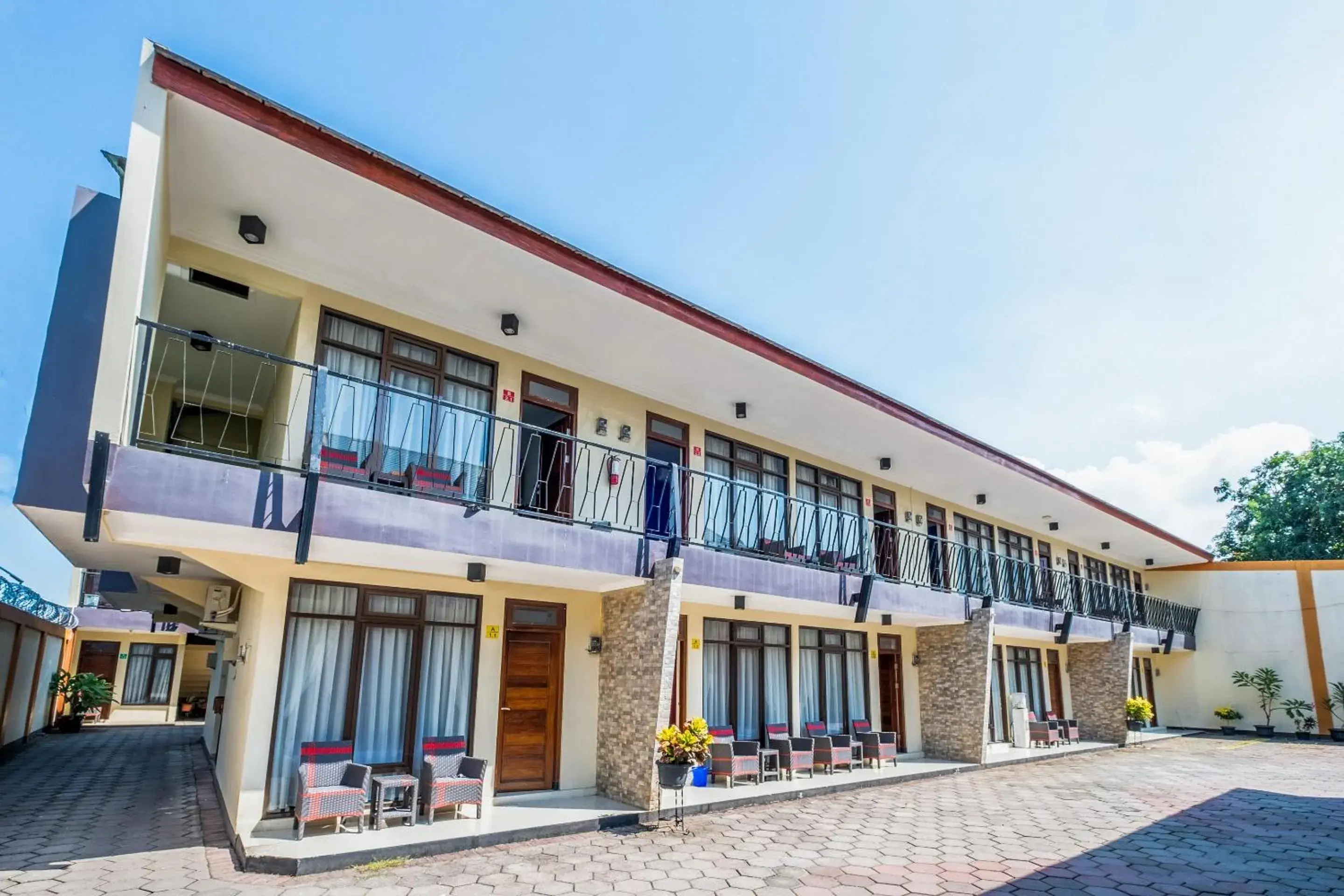 Facade/entrance in OYO Collection O 1032 Rahayu Residence Syariah Facade/entrance in OYO Collection O 1032 Rahayu Residence Syariah