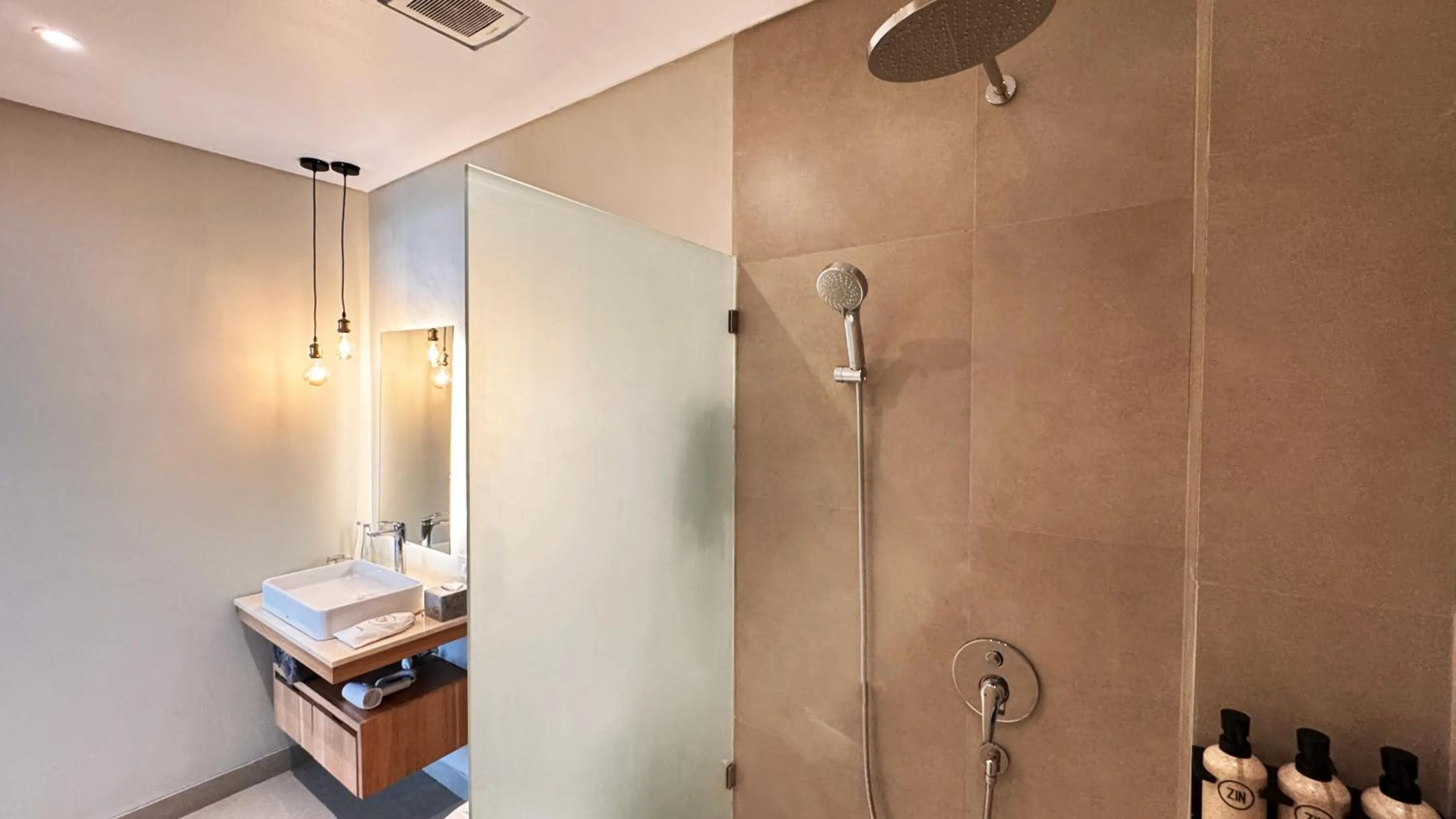 Shower in ZIN Canggu Resort & Villas