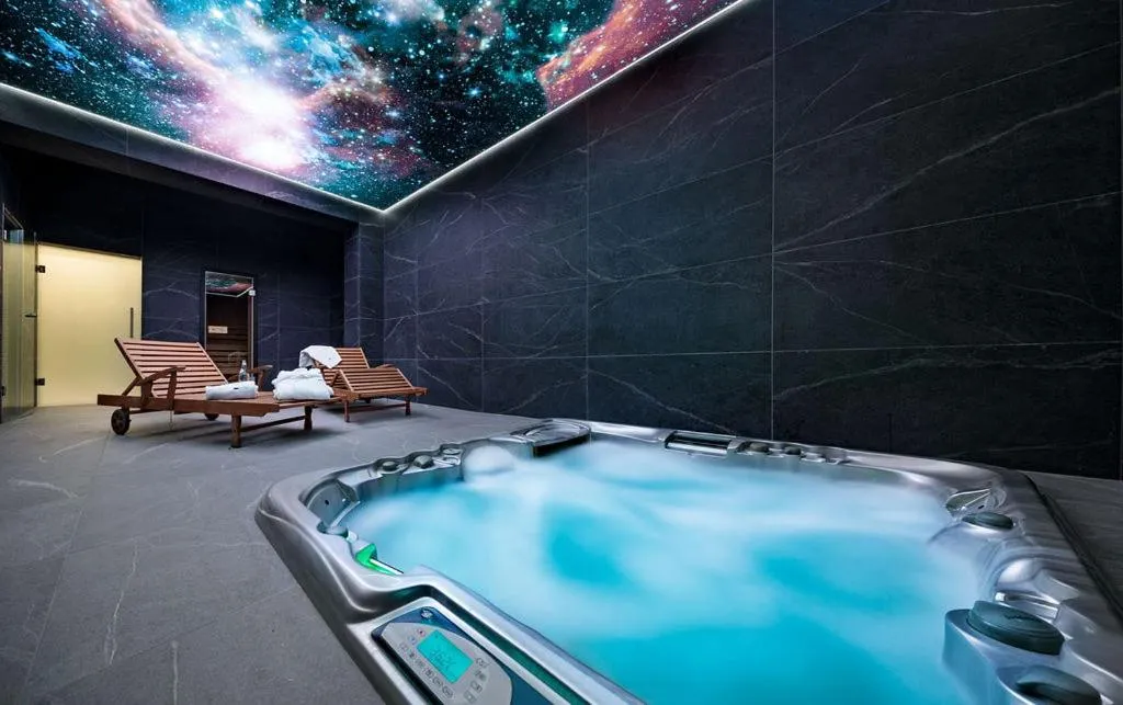 Hot Tub in Villa Dune