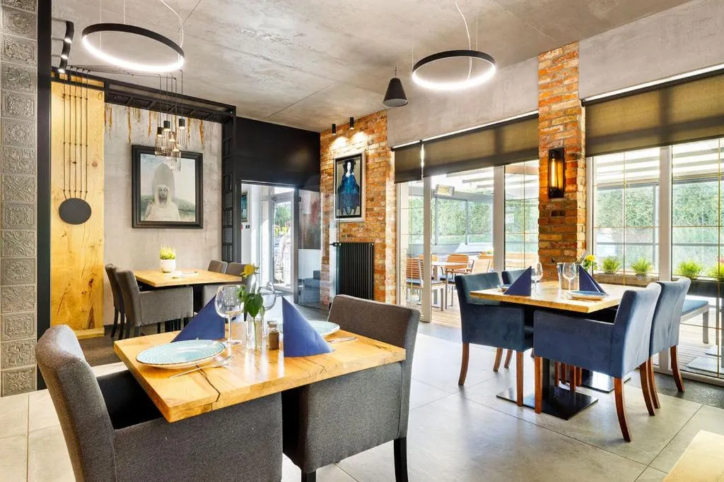 Restaurant/places to eat in Villa Dune