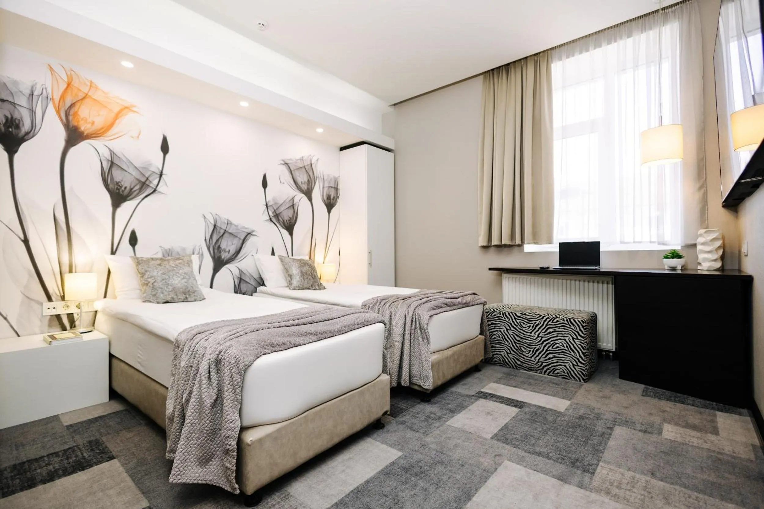 Bed in City Park Stay by CHM