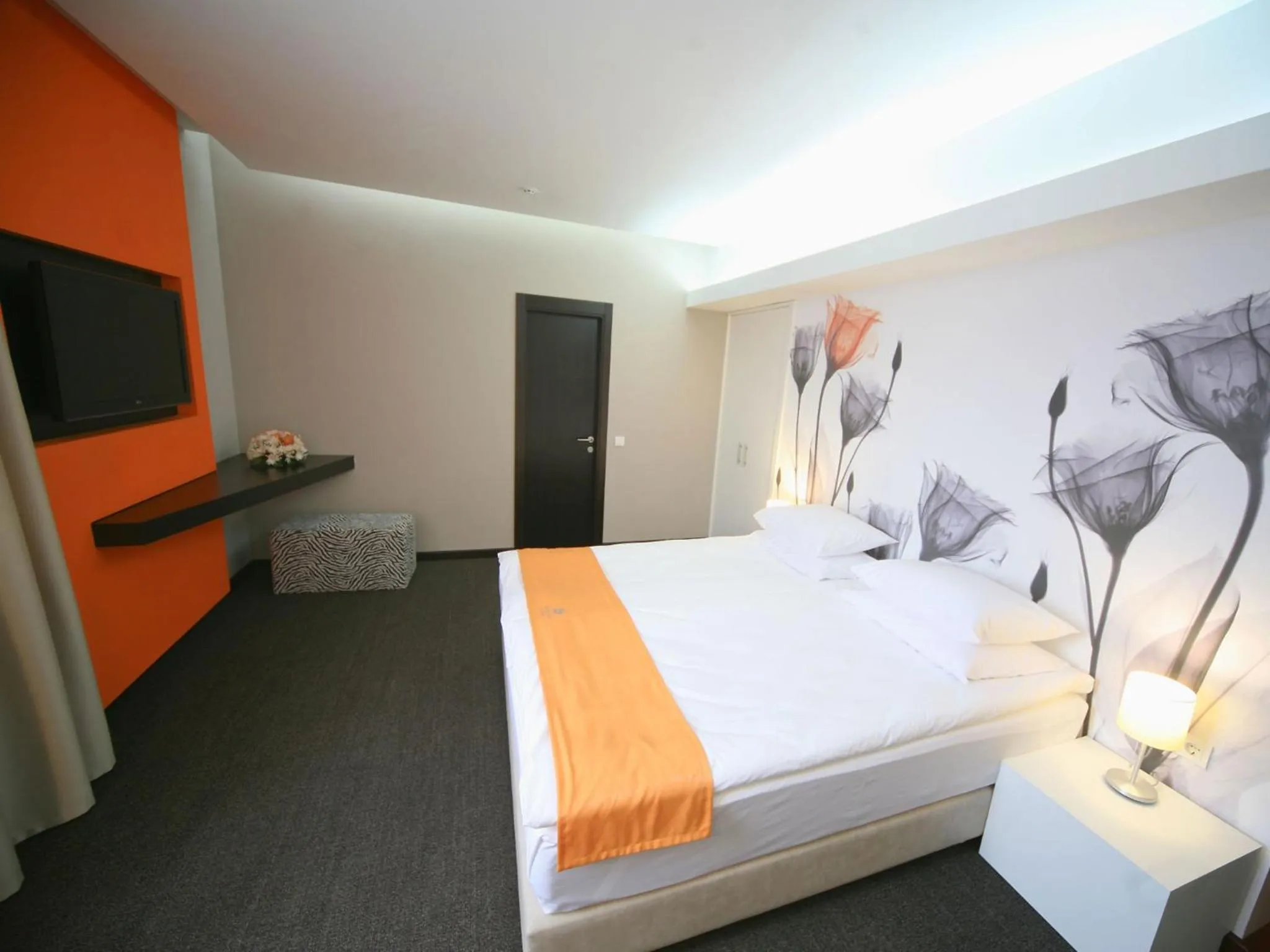 Photo of the whole room, Bed in City Park Hotel by CHM