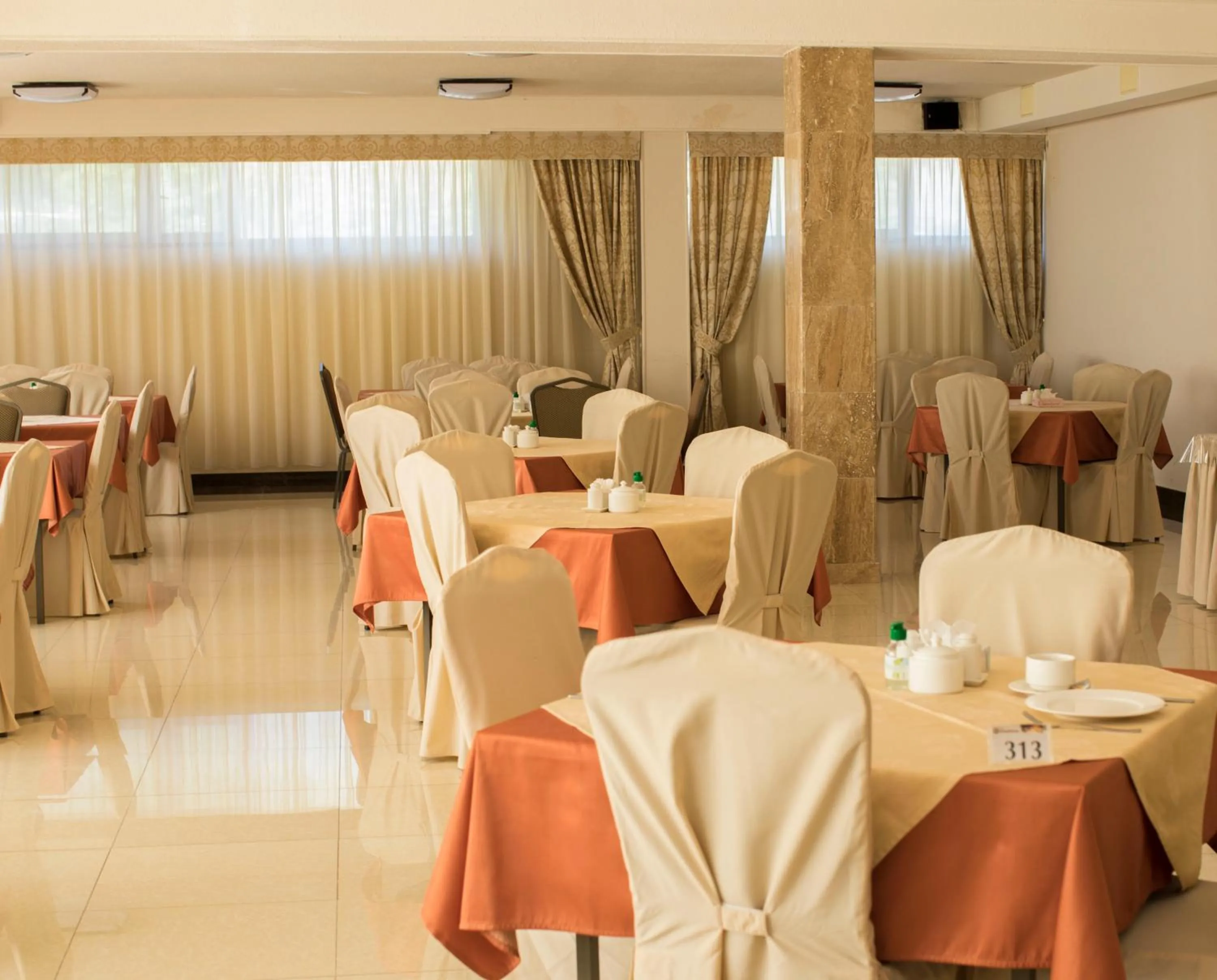 Restaurant/places to eat in Tsaghkahovit Hotel