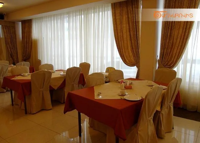 Restaurant/places to eat in Tsaghkahovit Hotel