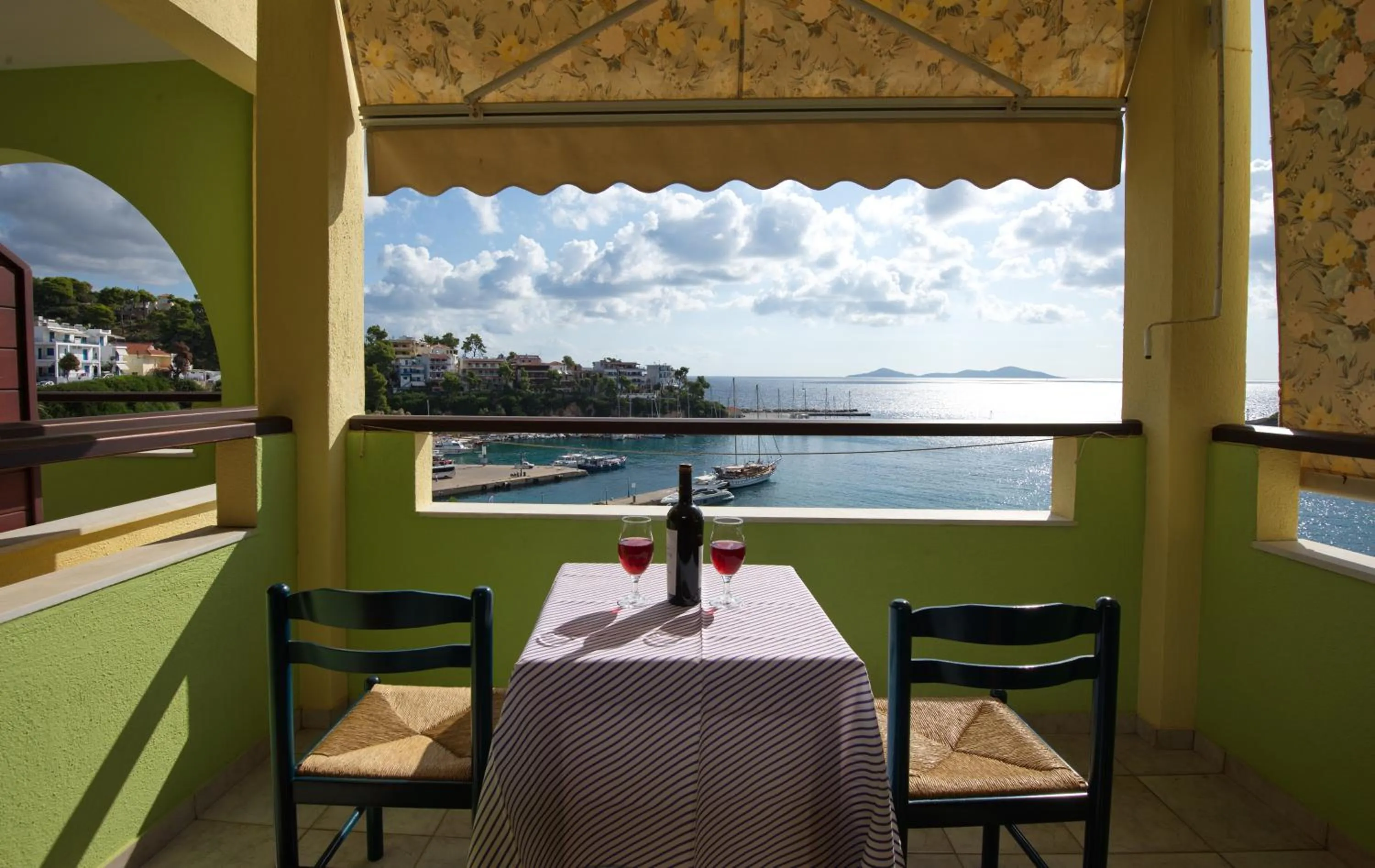 Balcony/Terrace in Haravgi Hotel