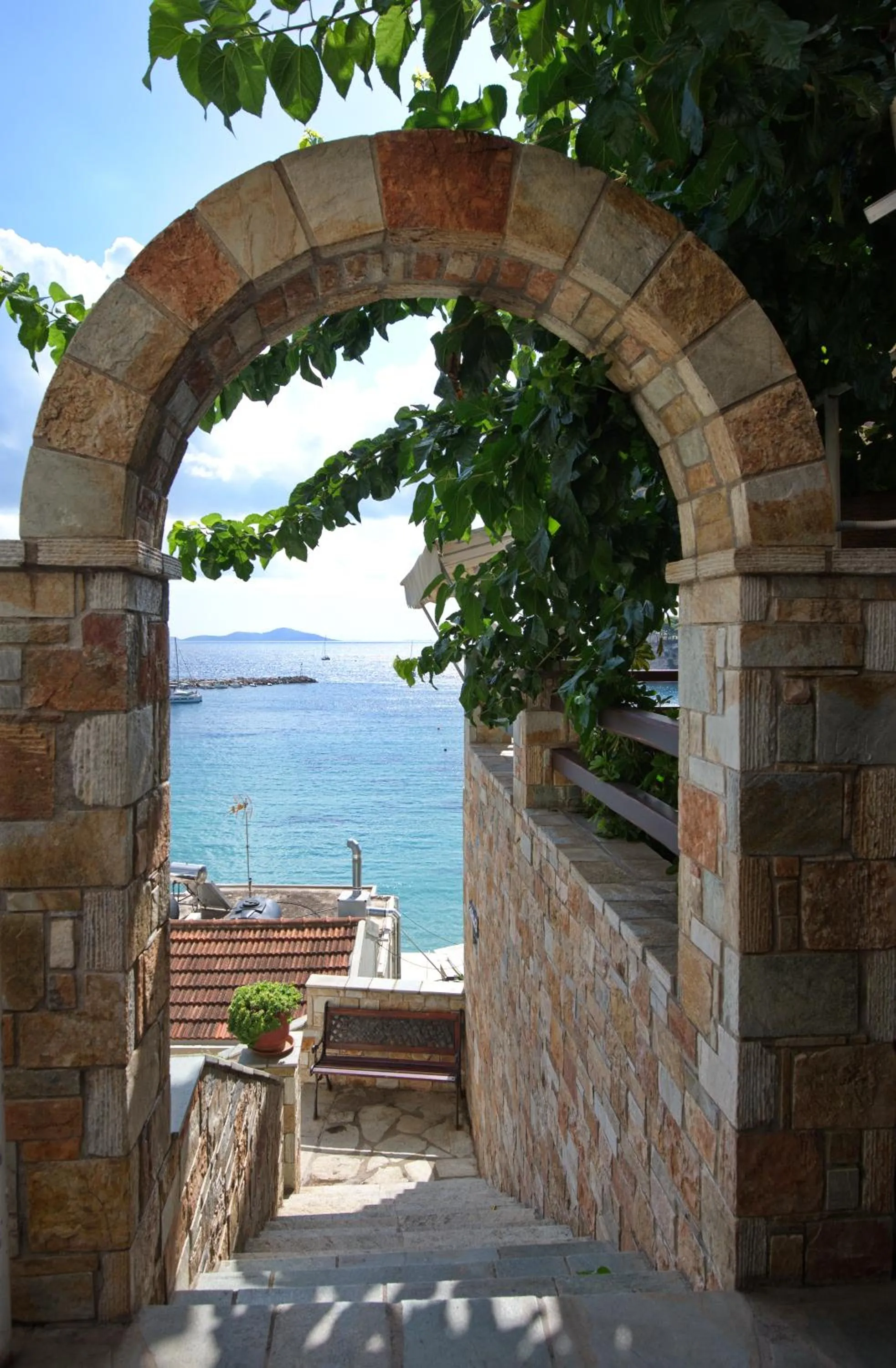 Decorative detail in Haravgi Hotel