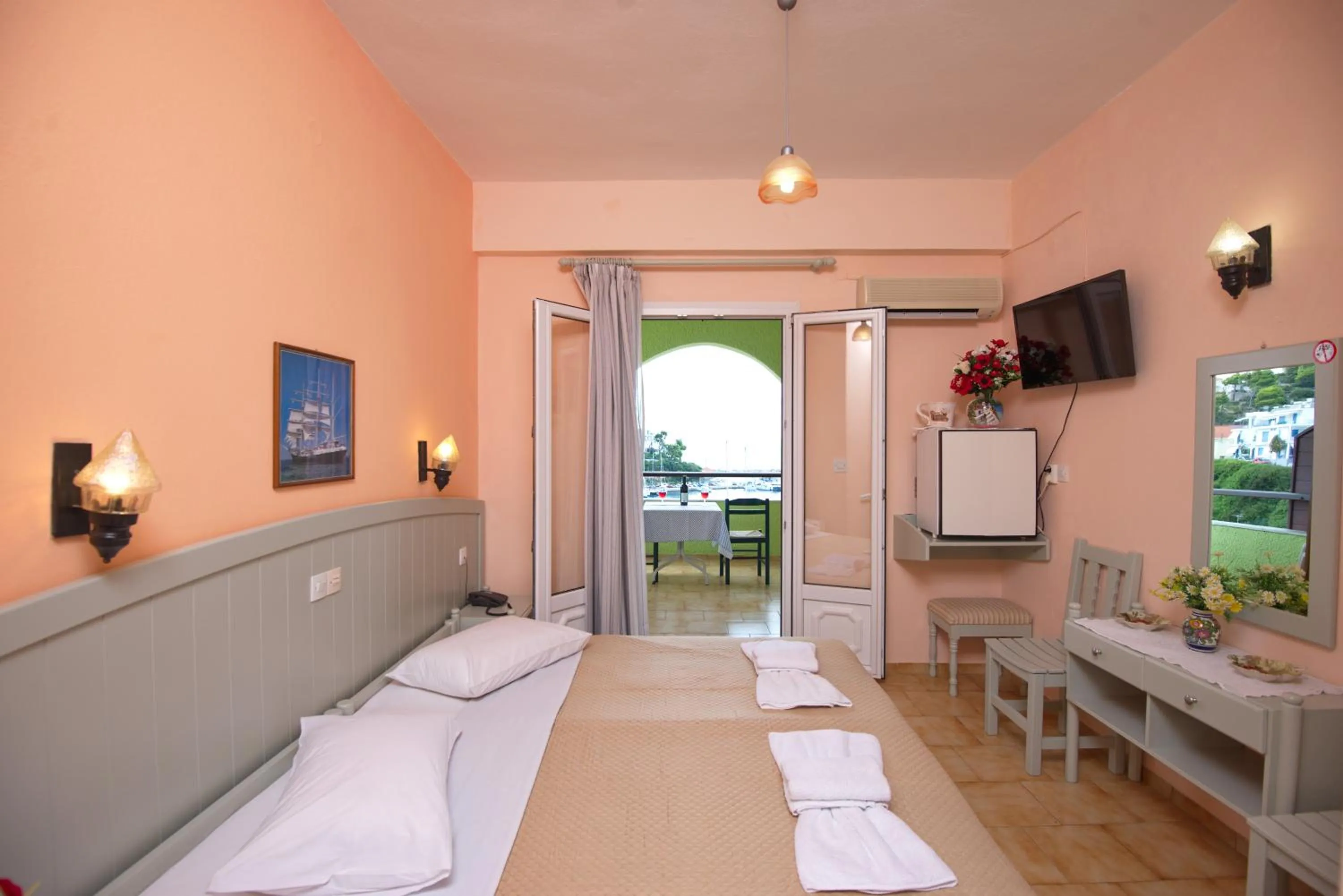 Photo of the whole room, Bed in Haravgi Hotel