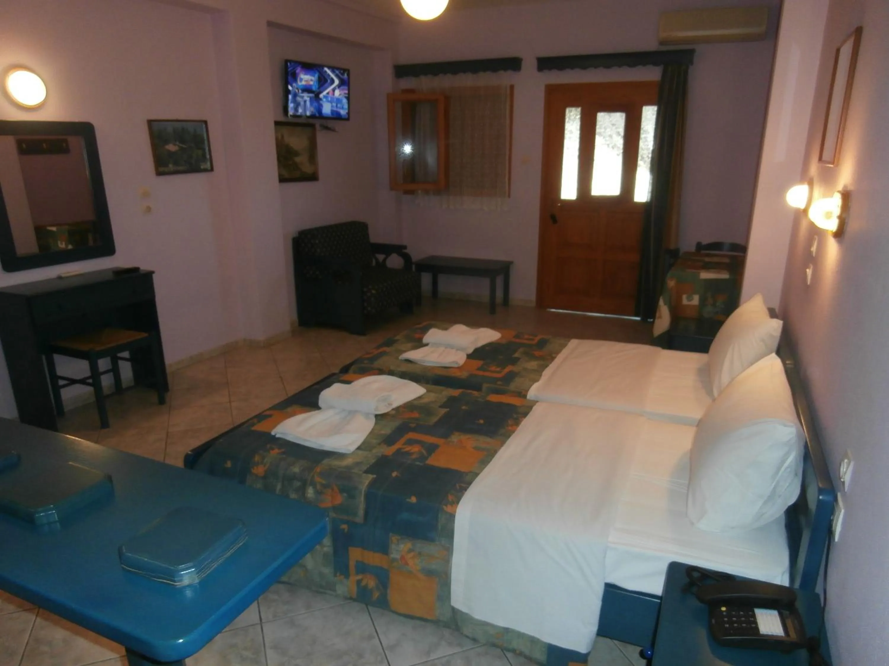 Bedroom, Bed in Haravgi Hotel