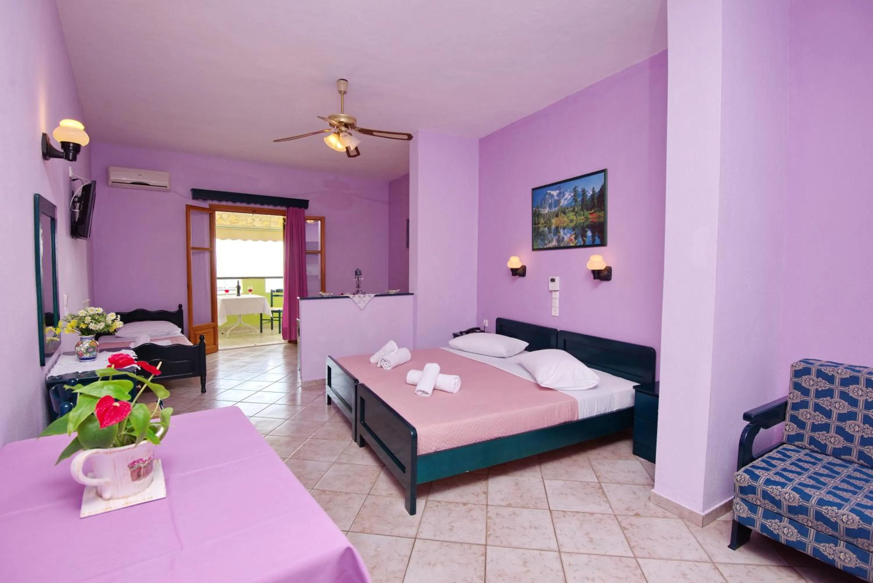 Photo of the whole room, Bed in Haravgi Hotel