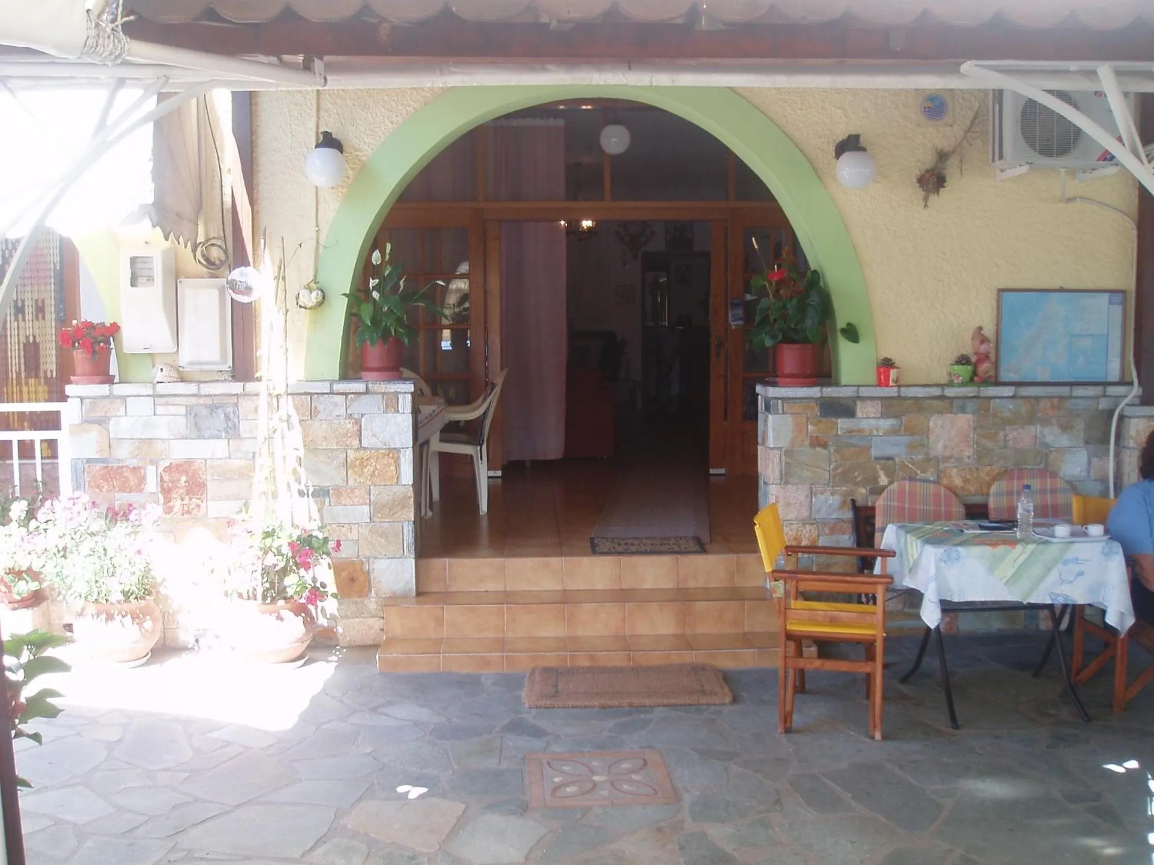 Facade/entrance in Haravgi Hotel