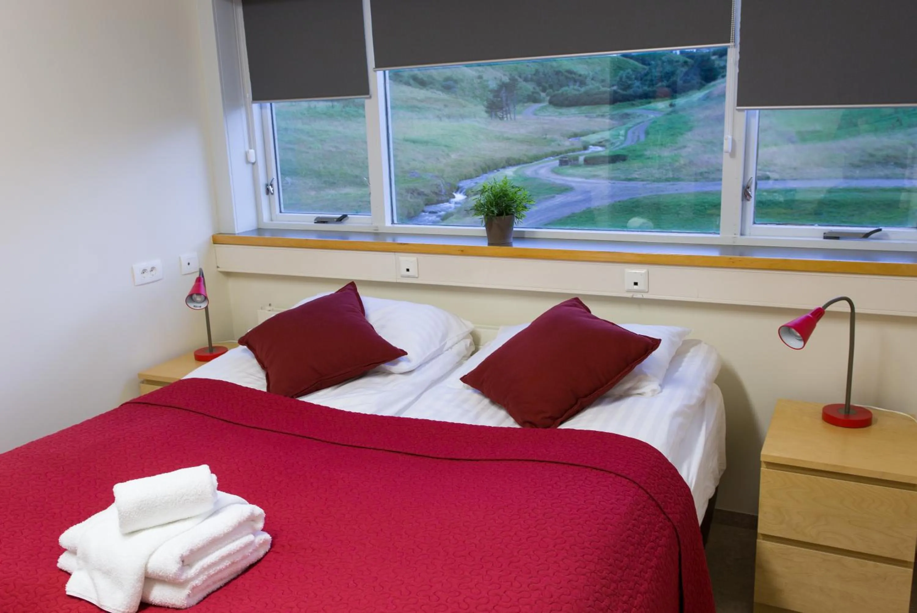 Bedroom, Bed in Hotel Mikligardur