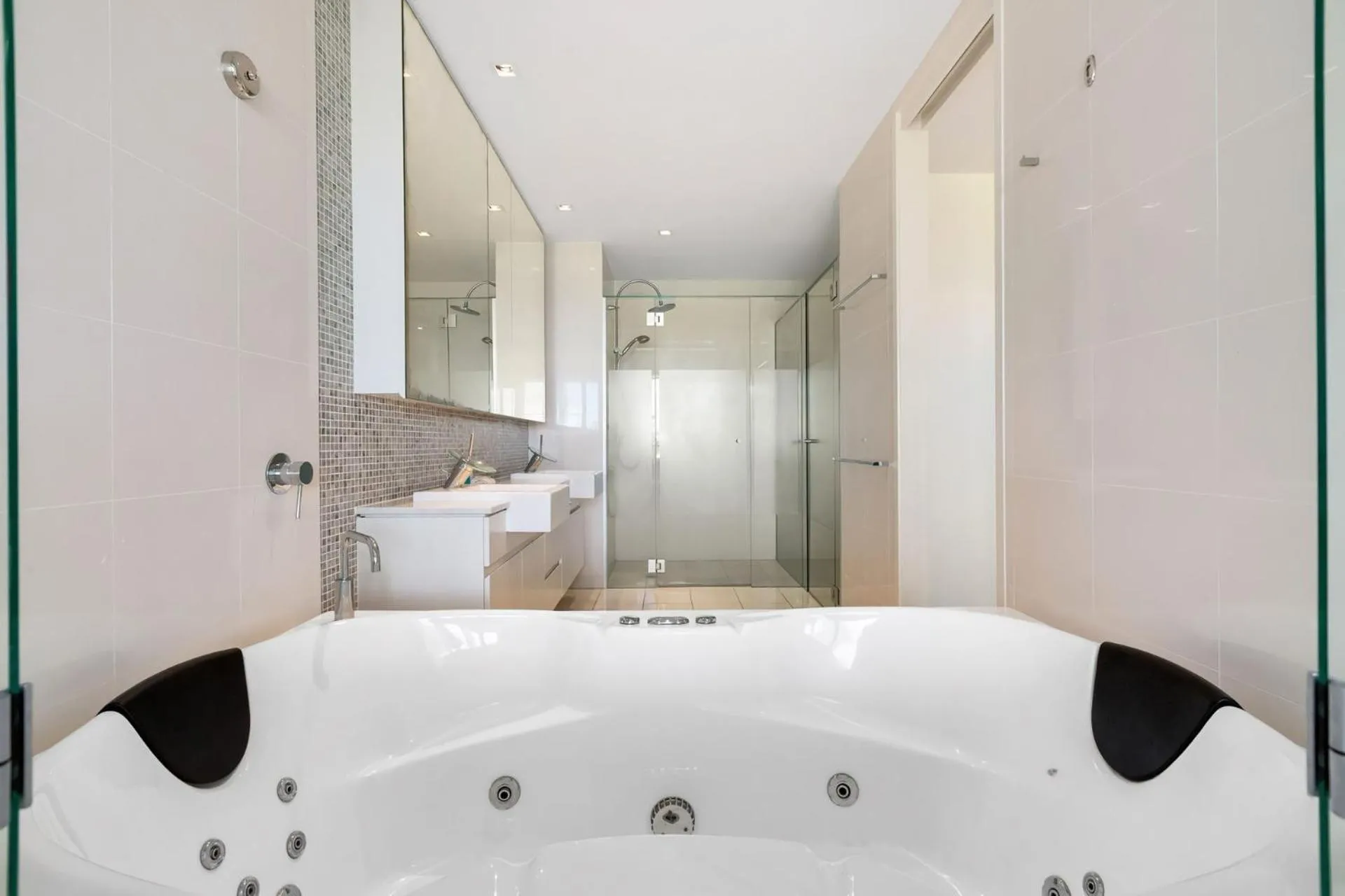 Shower in Wave Culture 1204 Beach Bliss - Apartment with complex Pool & Spa