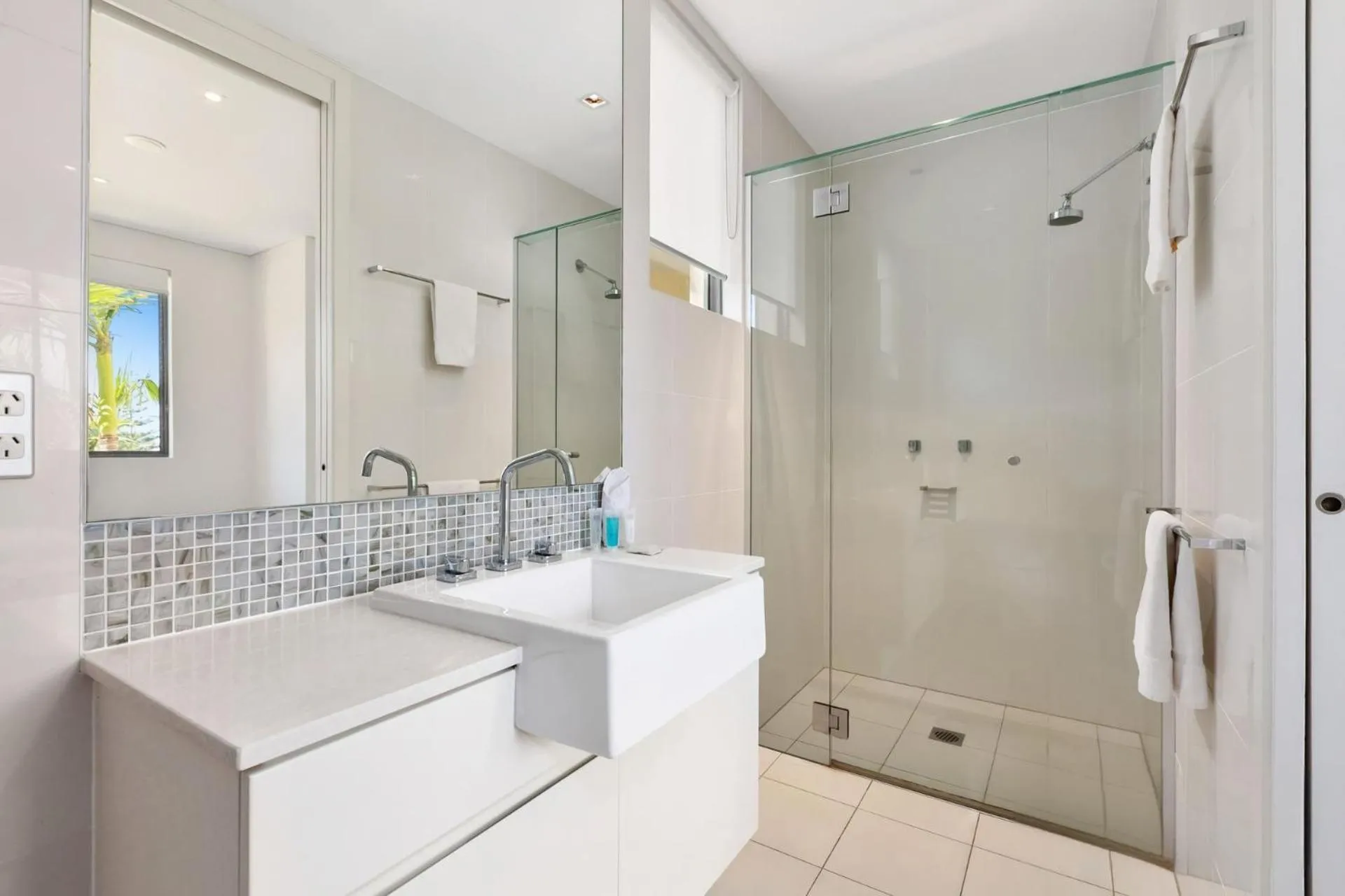 Shower in Wave Culture 1204 Beach Bliss - Apartment with complex Pool & Spa