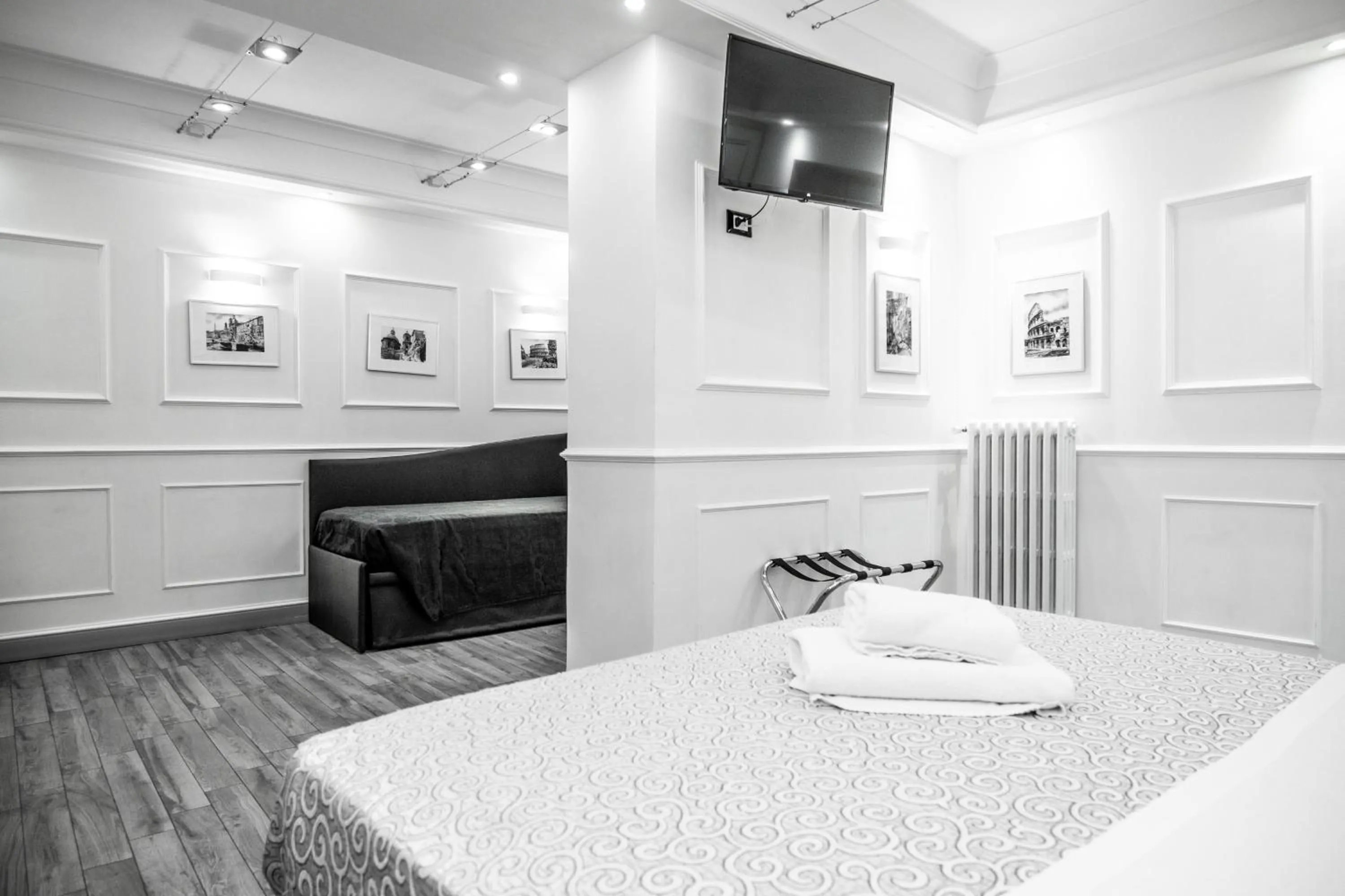 Photo of the whole room, Bed in Locanda Parlamento