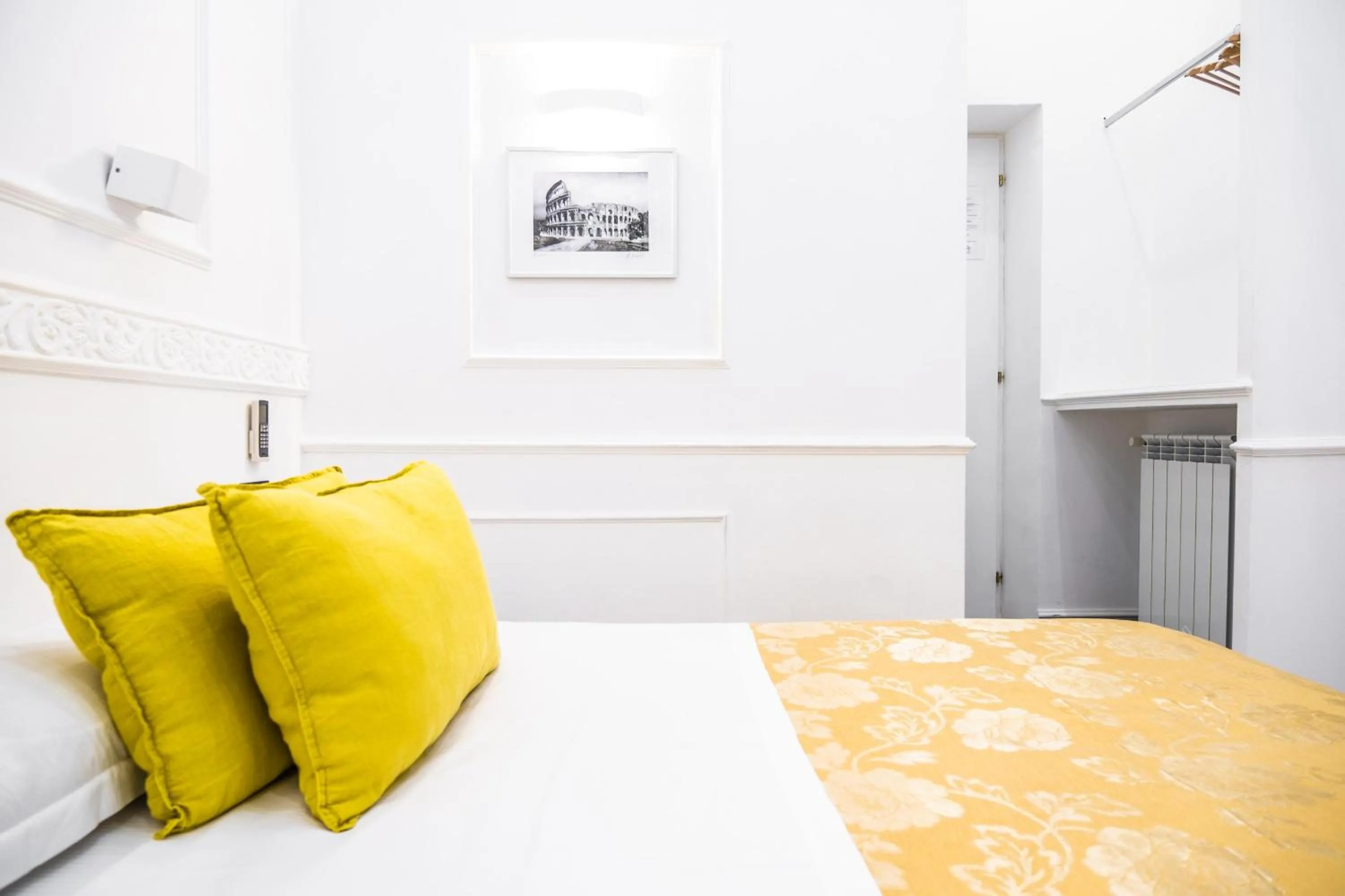 Photo of the whole room, Bed in Locanda Parlamento