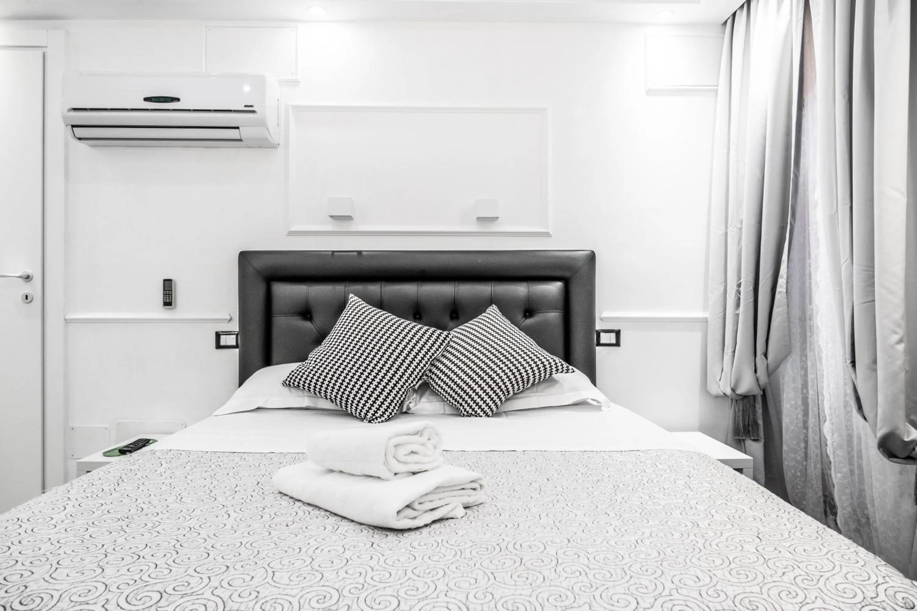 Photo of the whole room, Bed in Locanda Parlamento