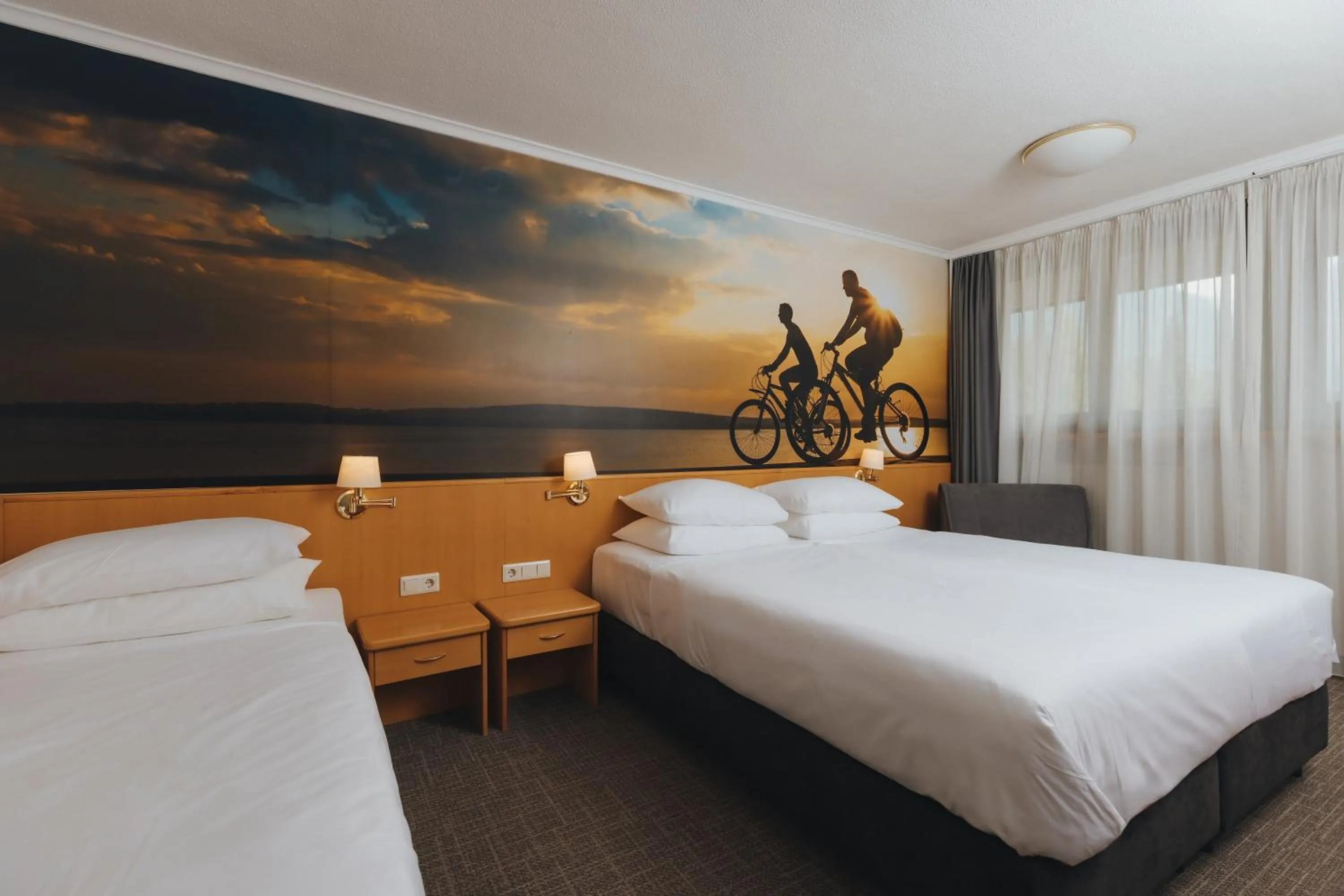 Bedroom, Bed in Hotel Kompas