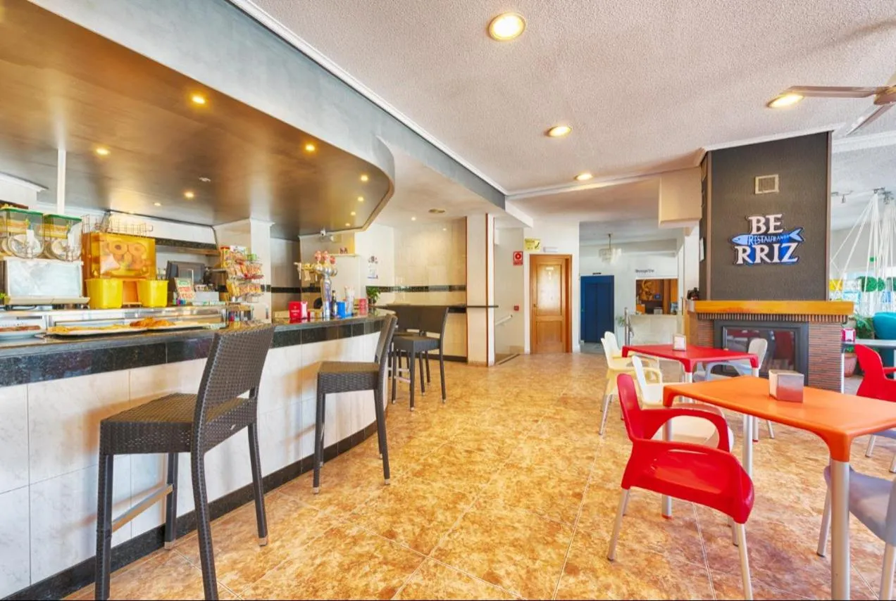 Restaurant/places to eat in Hotel Marina