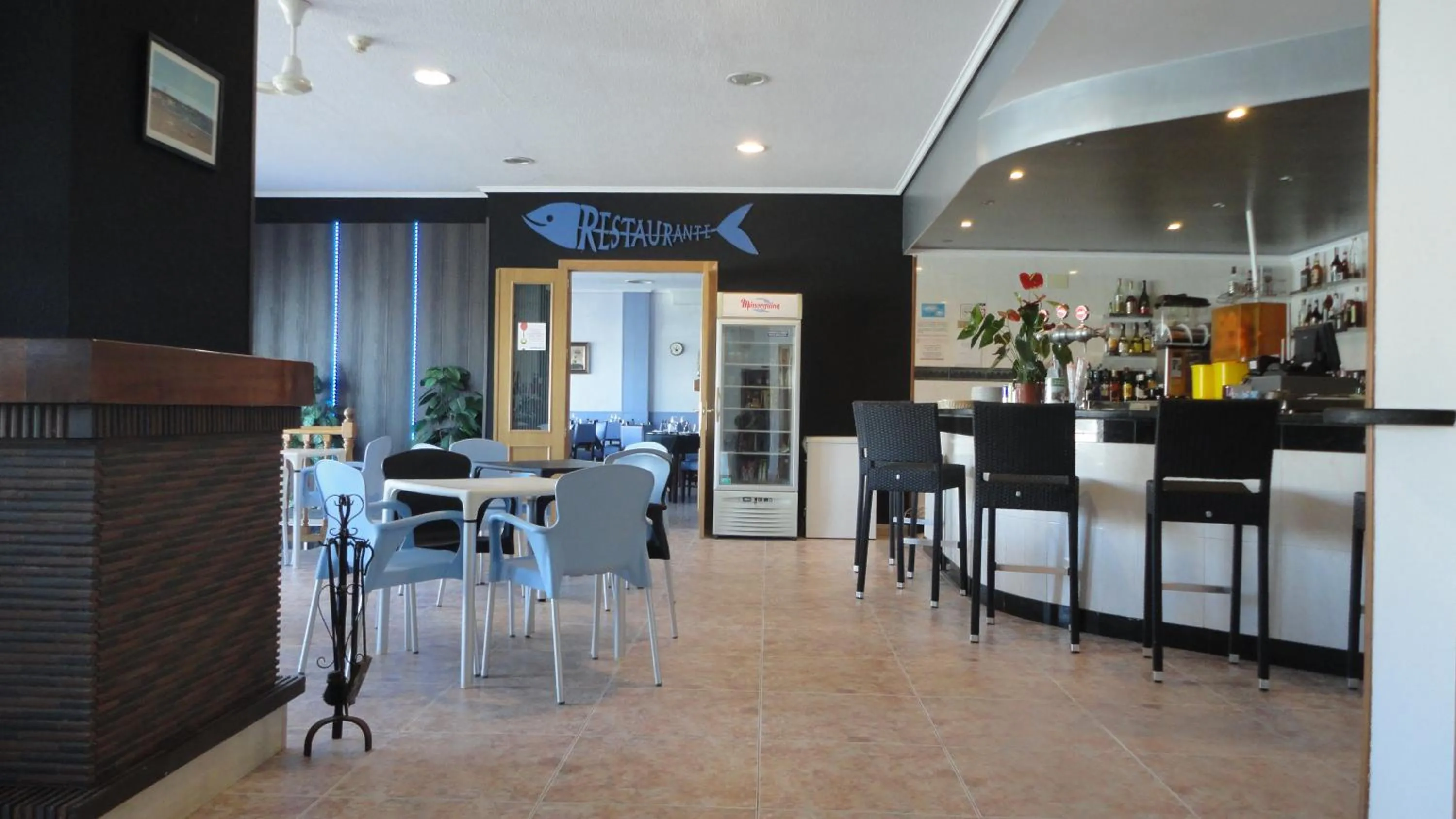 Restaurant/places to eat in Hotel Marina